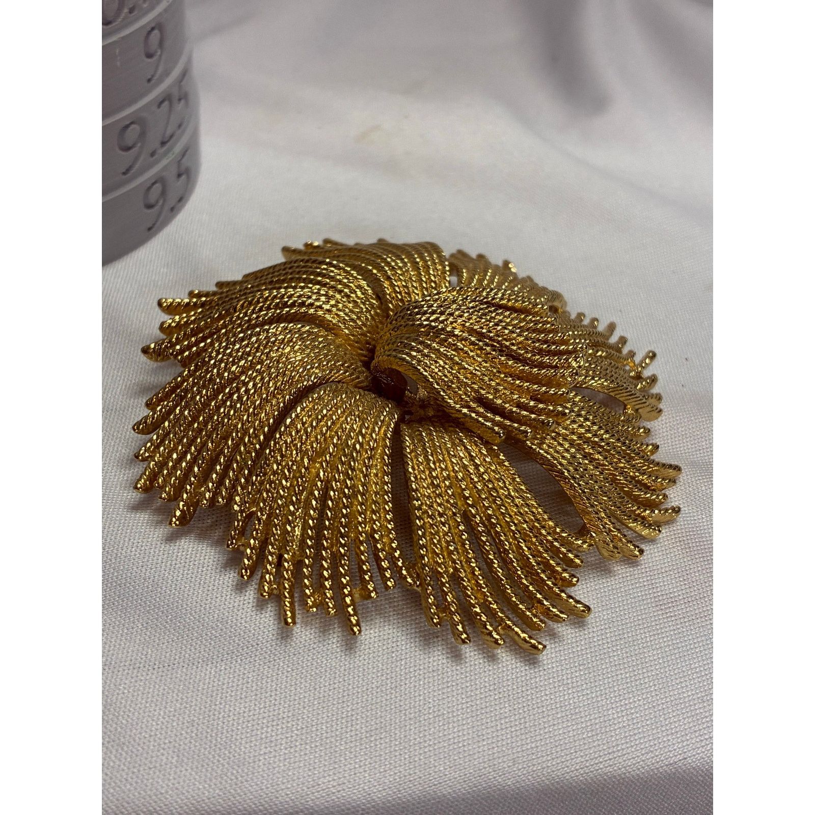 Monet Monet "Cordelia" Gold Tone Brooch Pin Signed 1960 Starburst Size ONE SIZE - 3 Thumbnail