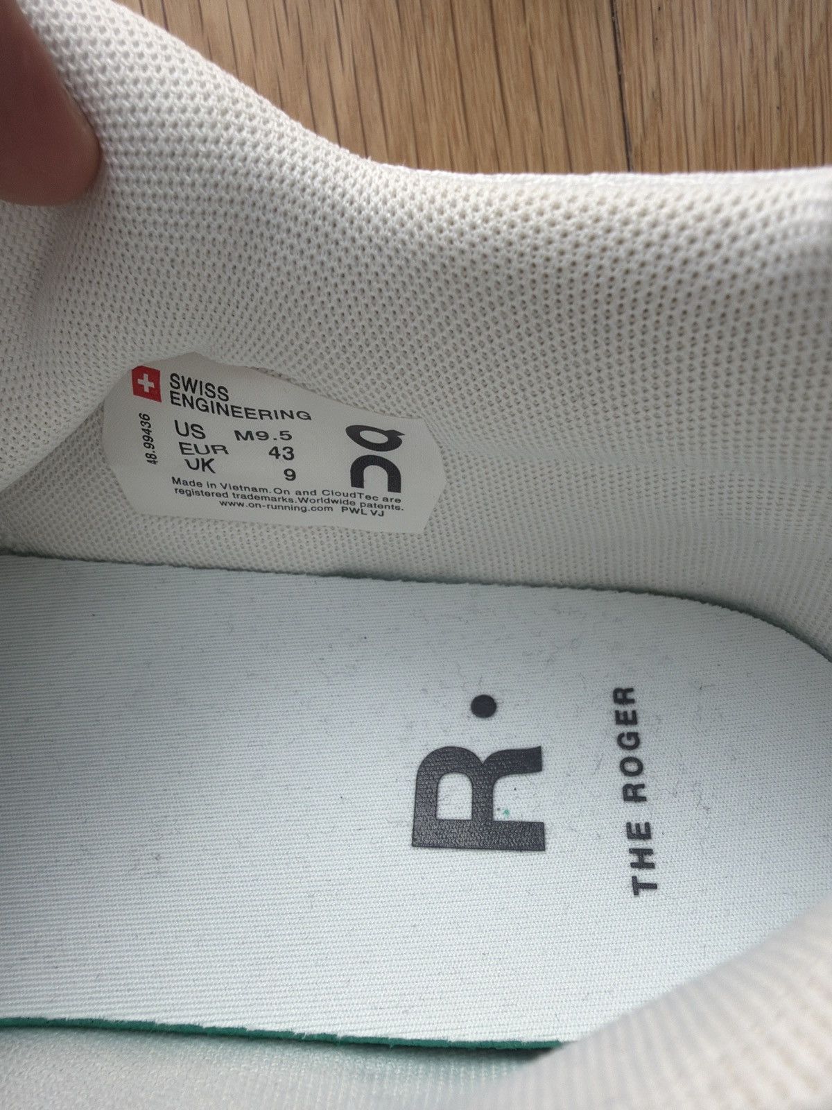 On ON The Roger Size US 9.5 / EU 42-43 - 3 Thumbnail