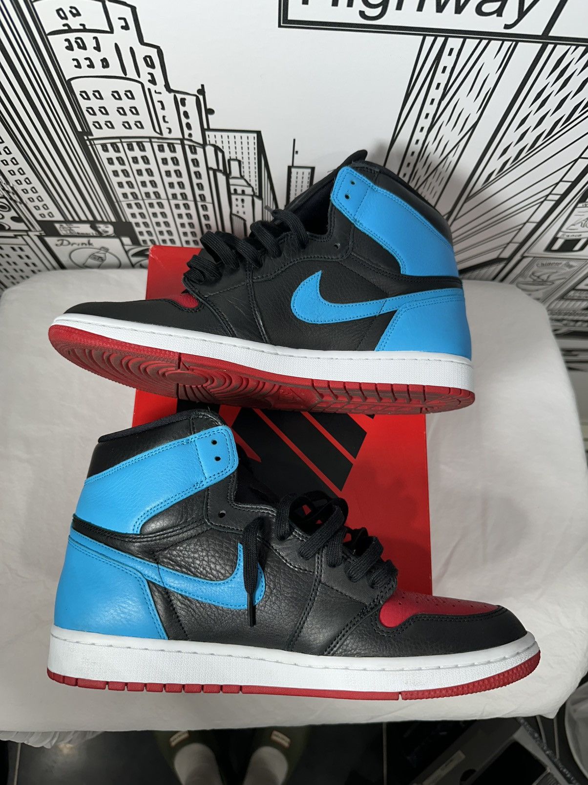 Nike Air Jordan 1 Retro High Nc To Chi 2020 Size 11.5 Size US 11.5 / EU 44-45 - 3 Thumbnail