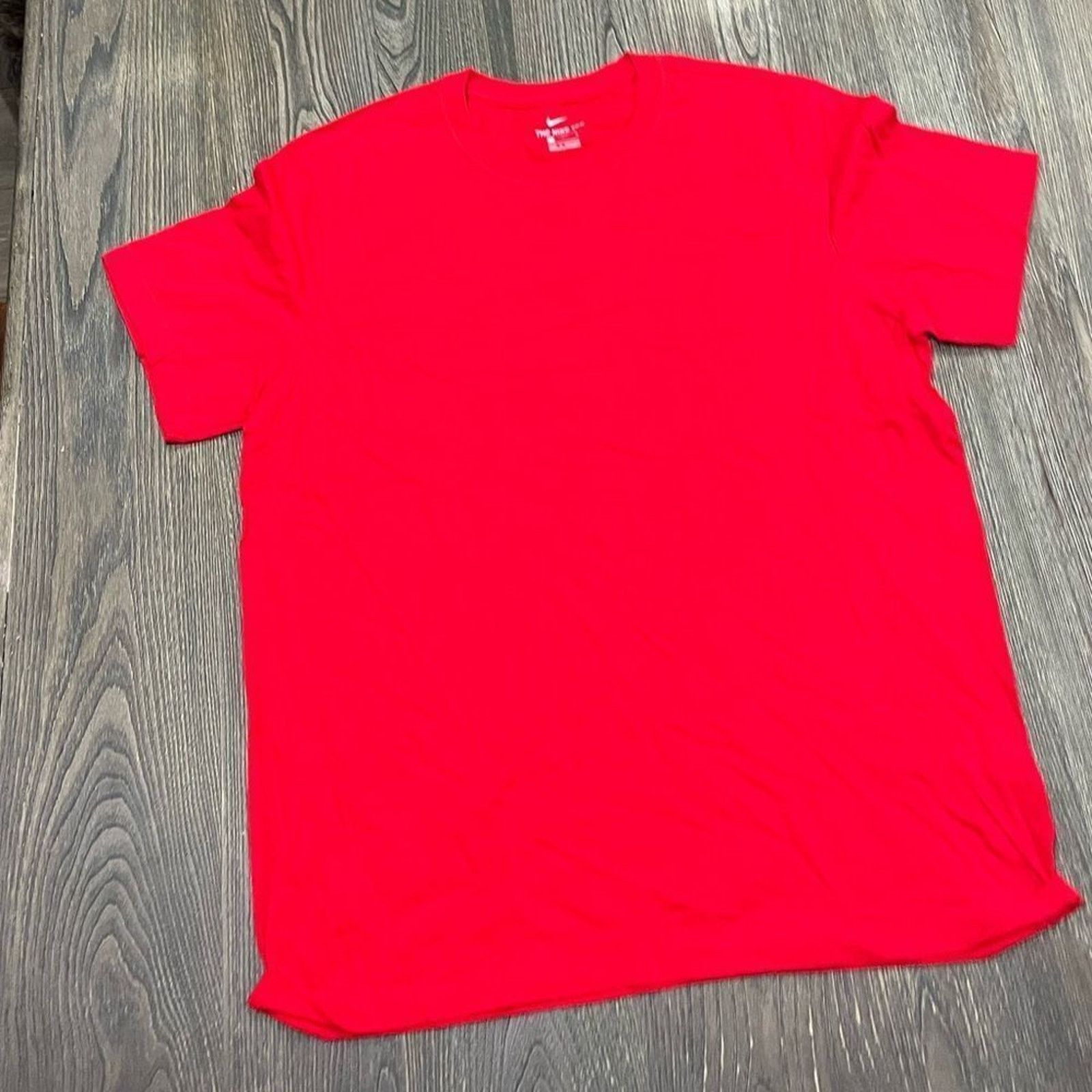 Nike NWOT Nike T-Shirt Short Sleeve Athletic Cut Crew Neck Size US L / EU 52-54 / 3 - 1 Thumbnail