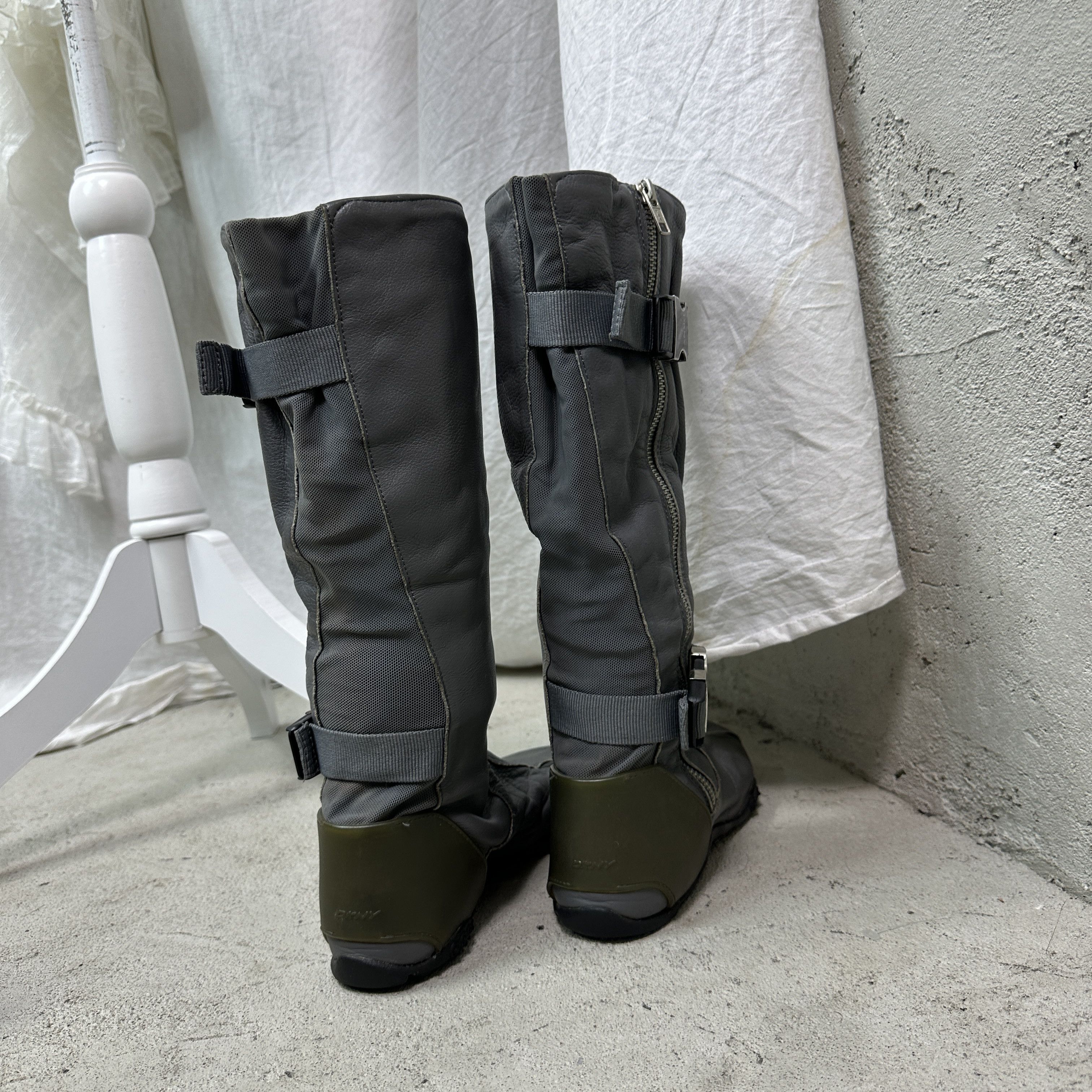 DKNY Vintage Leather Grunge Moto Buckled DKNY Boots Y2K Size US 7 / IT 37 - 6 Thumbnail