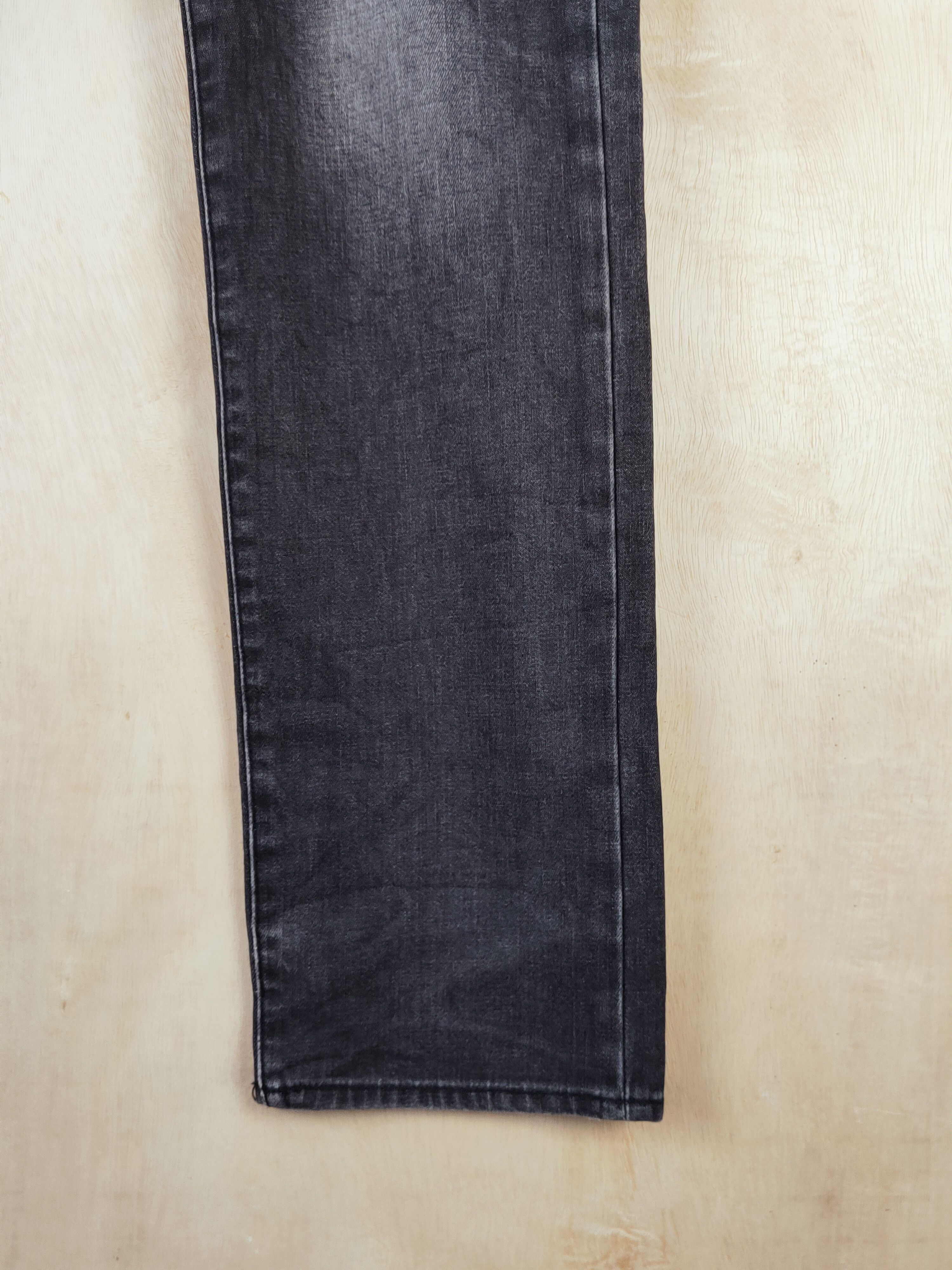 Japanese Brand Uniqlo Black Faded Faded Distressed Ripped Jeans #S2647 Size US 35 - 6 Thumbnail