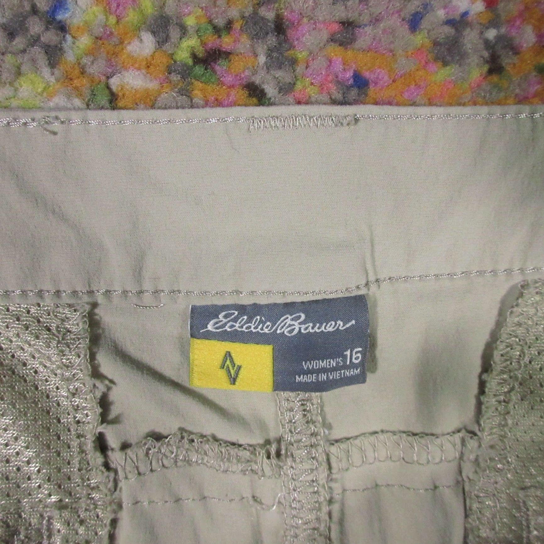 Eddie Bauer Eddie Bauer Pants Womens 16 Beige Cropped Regular Mid Rise Nylon Spandex Light Stretch Pockets Zipper Button Logo Solid Nature Size 38" / US 16 / IT 52 - 5 Thumbnail