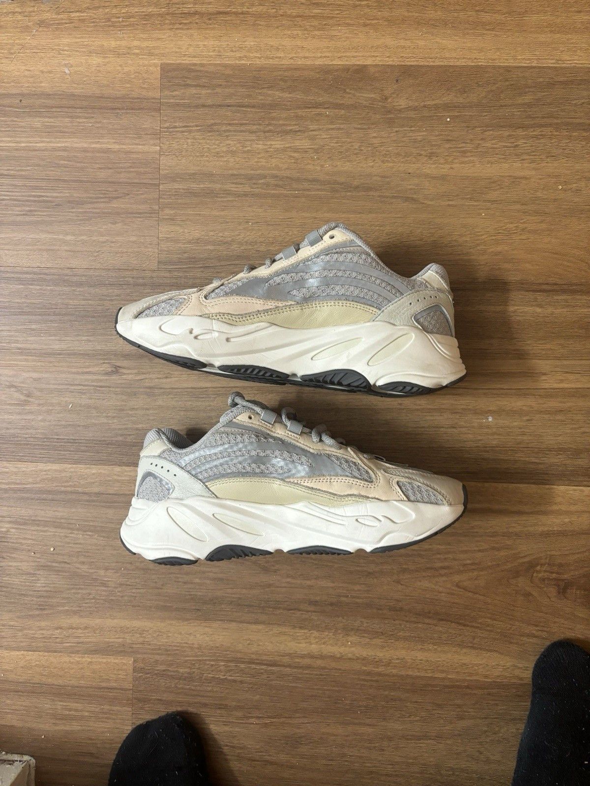 Yeezy Adidas Yeezy Boost 700 V2 Cream Size US 7 / EU 40 - 2 Thumbnail