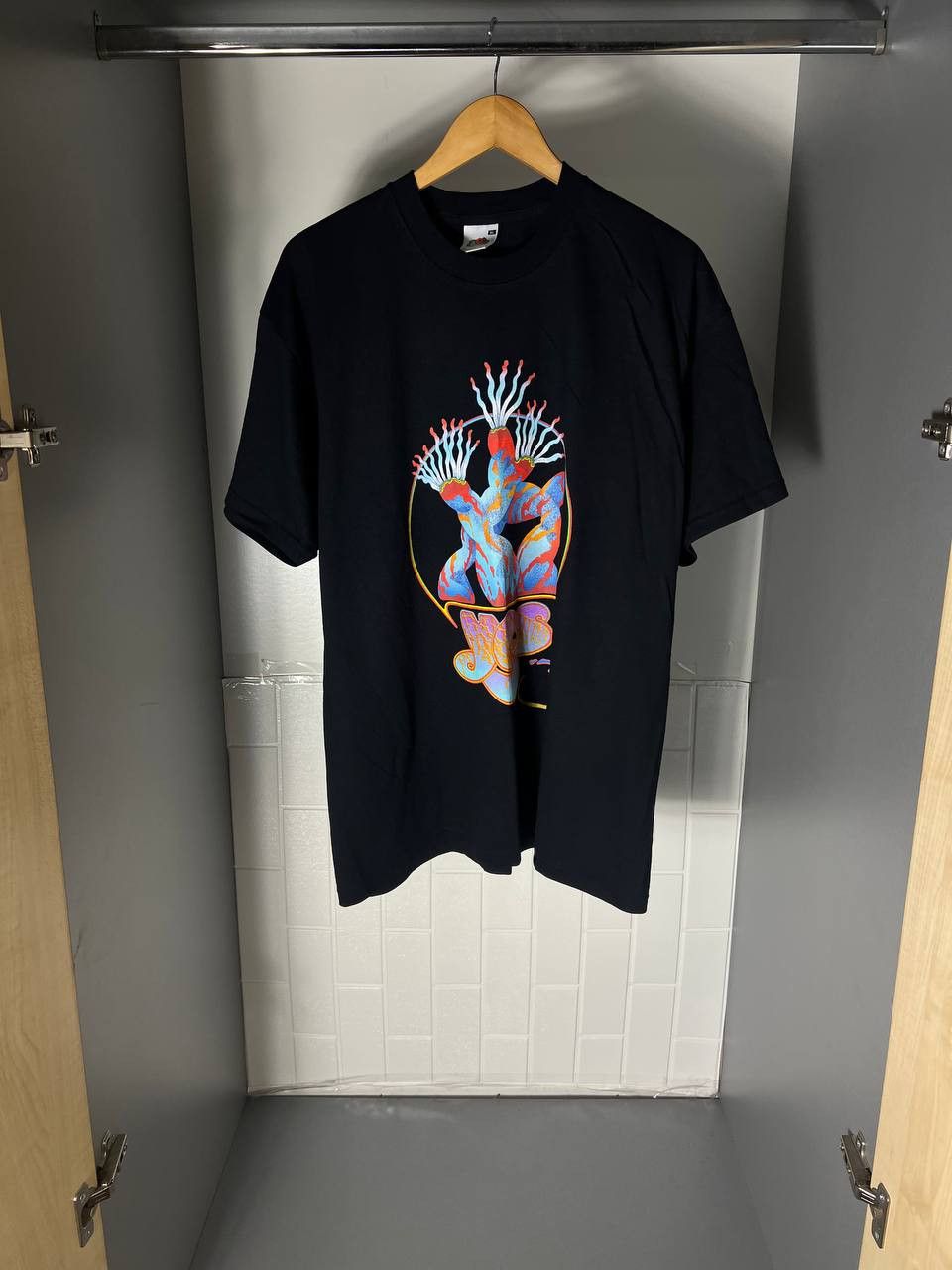 Band Tees VINTAGE YES WORLD TOUR ROCK T-SHIRT METAL PUNK ALBUM Y2K 90s Size US XL / EU 56 / 4 - 1 Thumbnail