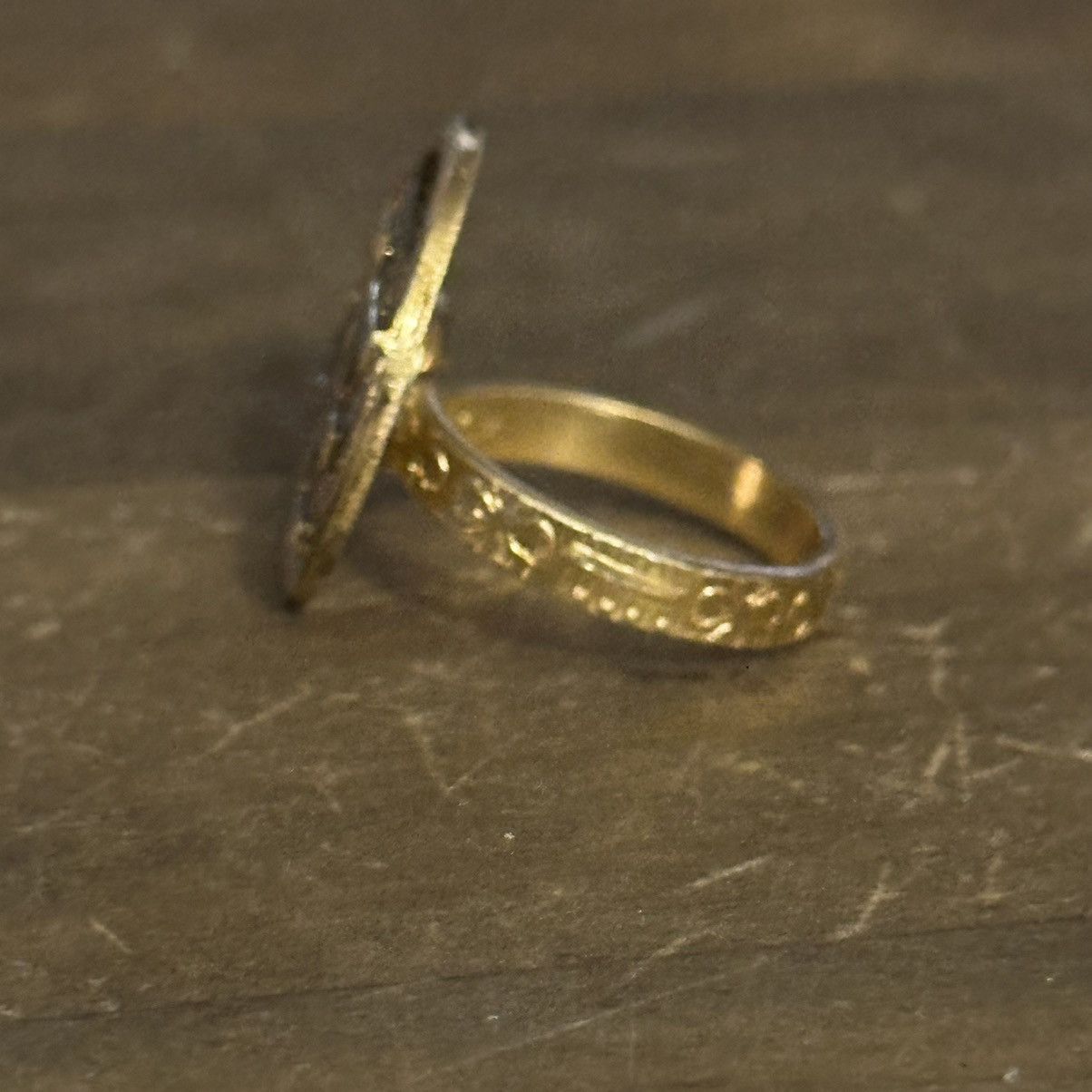 Vintage Vintage gold tone word Love ring Size ONE SIZE - 8 Thumbnail