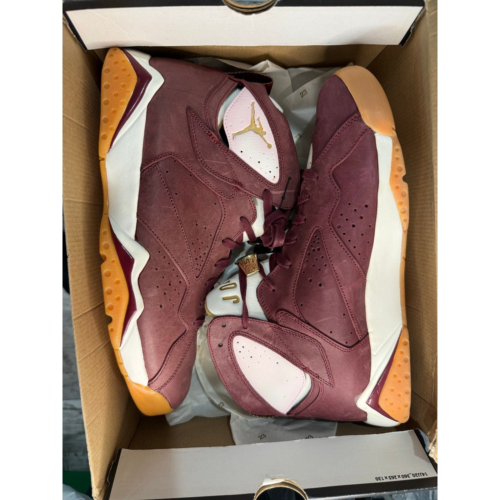 Jordan Brand Jordan 6 Retro Cigar Size 13 DS 384664-250 Size 13 Size US 13 / EU 46 - 11 Thumbnail