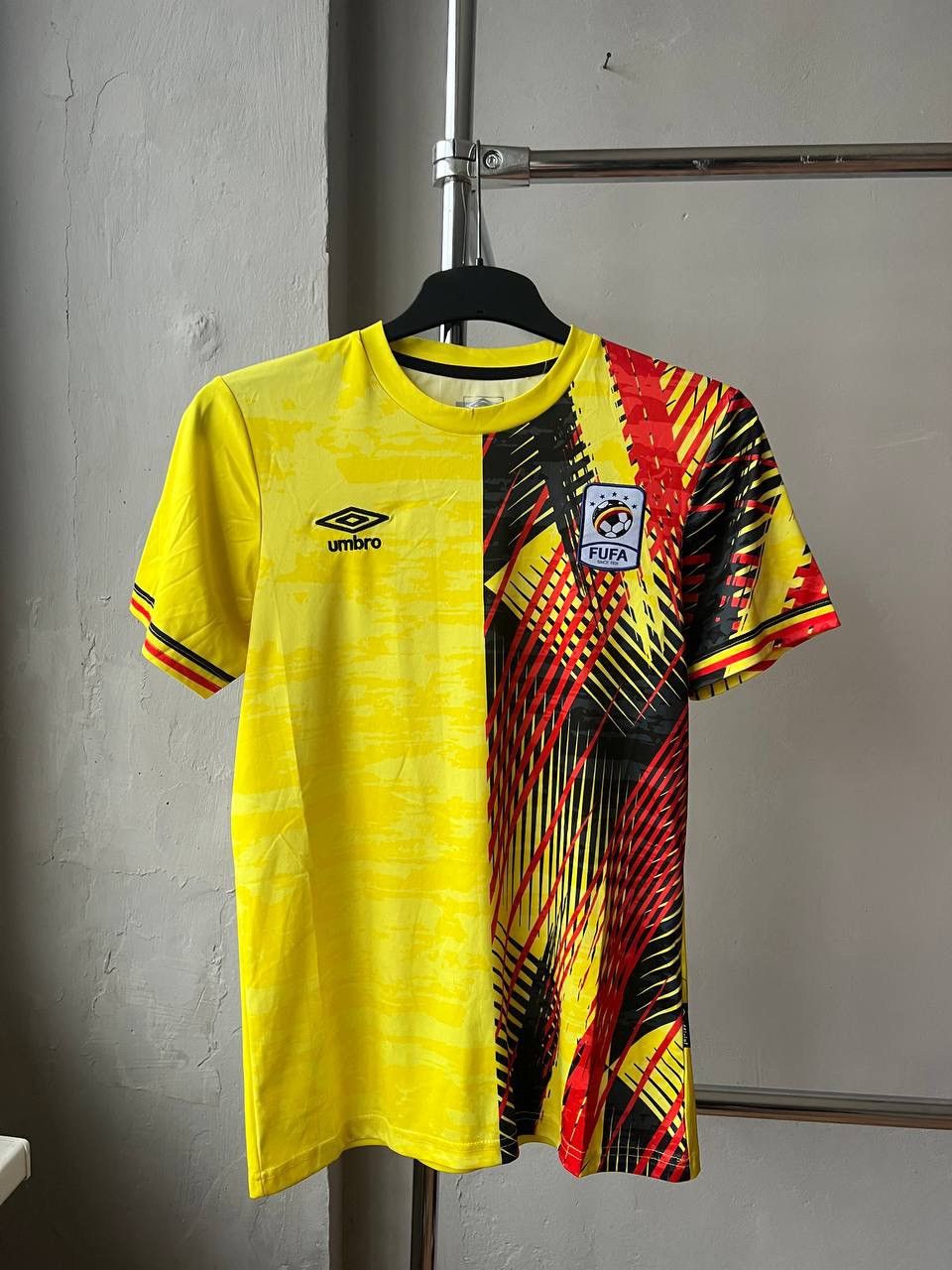 Umbro 2021/22 UGANDA TEAM THIRD SOCCER JERSEY FOOTBALL SHIRT SZ S Size US S / EU 44-46 / 1 - 2 Thumbnail