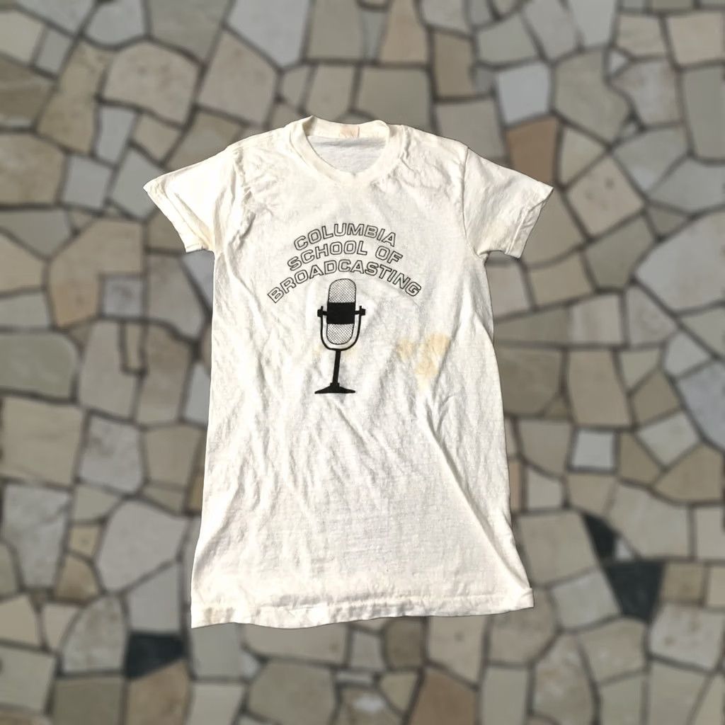 Vintage VINTAGE COLUMBIA SCHOOL OF BROADCASTING 1992 T-Shirt Small Single Stitch White health knit Mens Size US S / EU 44-46 / 1 - 1 Thumbnail