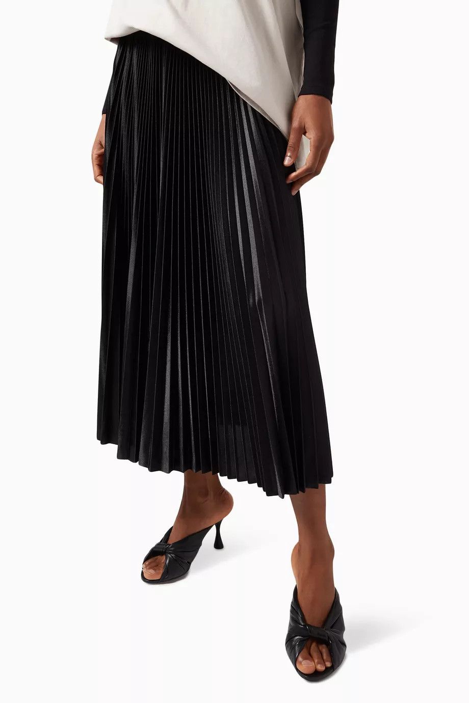 Balenciaga o1y0625 Pleated Midi Skirt in Black Size 30" / US 8 / IT 44 - 2 Thumbnail