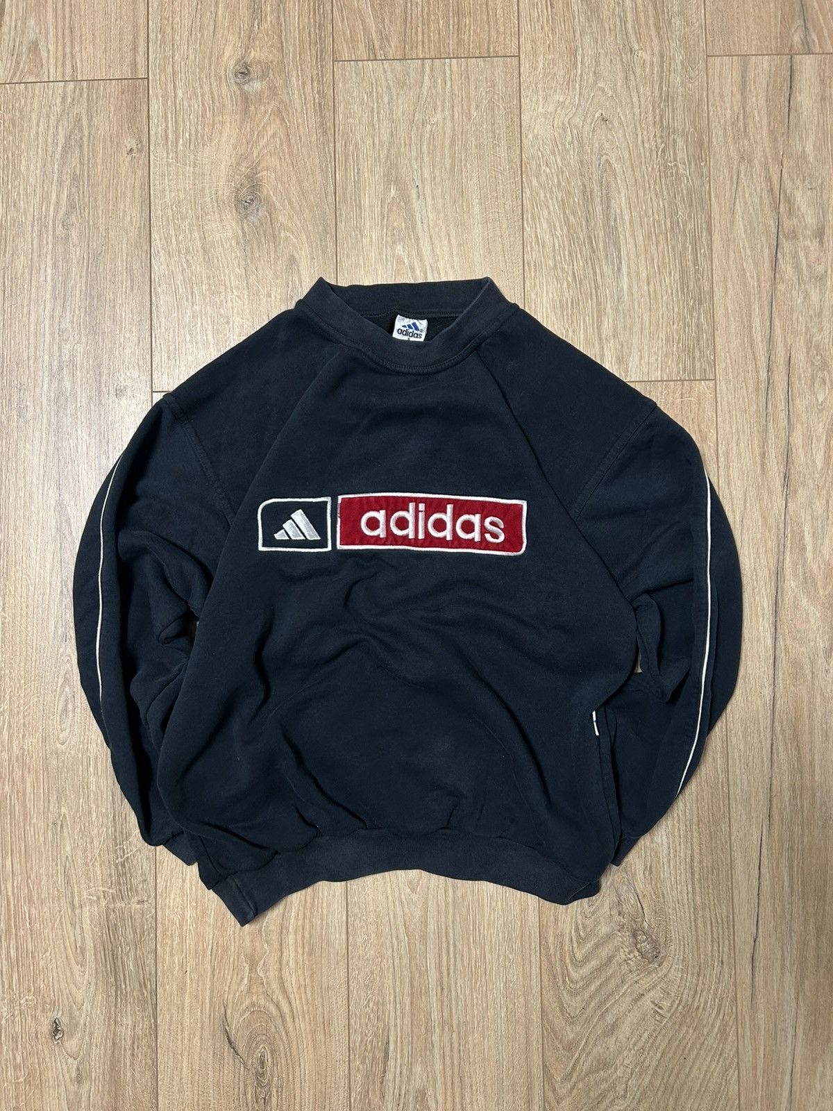Adidas Adidas Vintage navy blue crewneck with logo on front Size US S / EU 44-46 / 1 - 1 Thumbnail