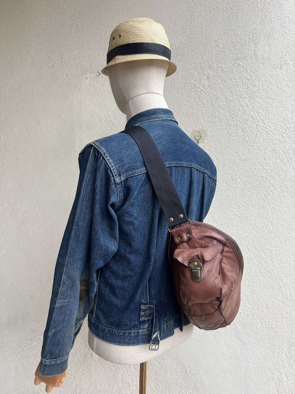 Leather Vintage Papillonner Japan Fade Patina Leather Messenger Bag Size ONE SIZE - 5 Thumbnail