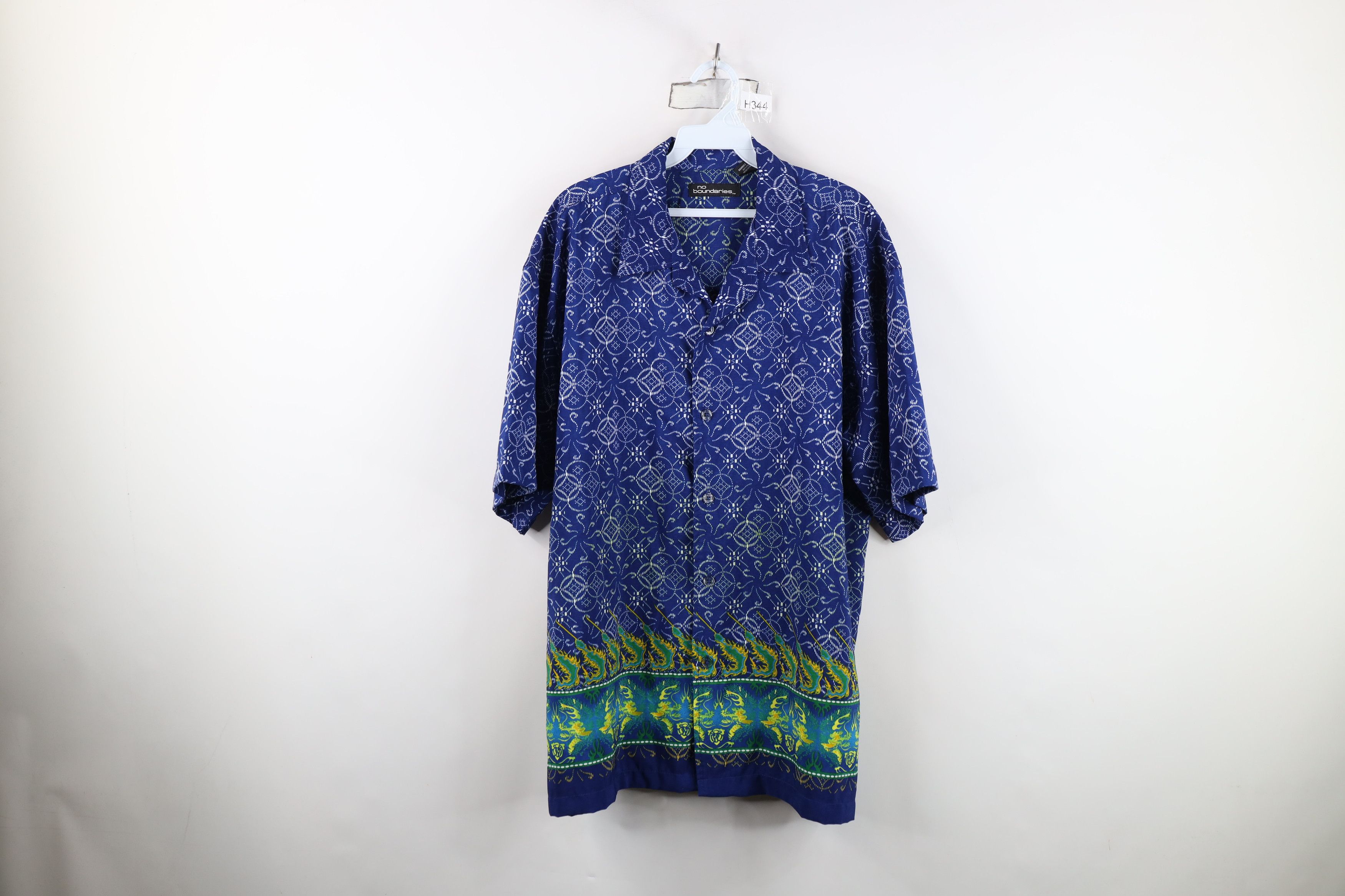 Vintage Vintage Y2K Streetwear Geometric Camp Collar Button Shirt Size US L / EU 52-54 / 3 - 1 Thumbnail