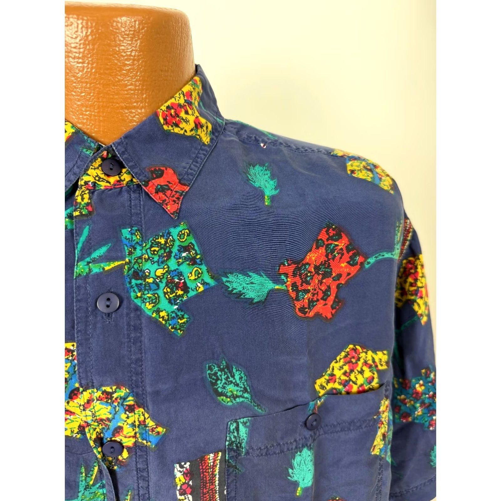 Vintage VINTAGE 90s Impact Shirt Men Large Hawaiian Patterns Surf Luau Button Up Silk Blue Size US L / EU 52-54 / 3 - 6 Thumbnail