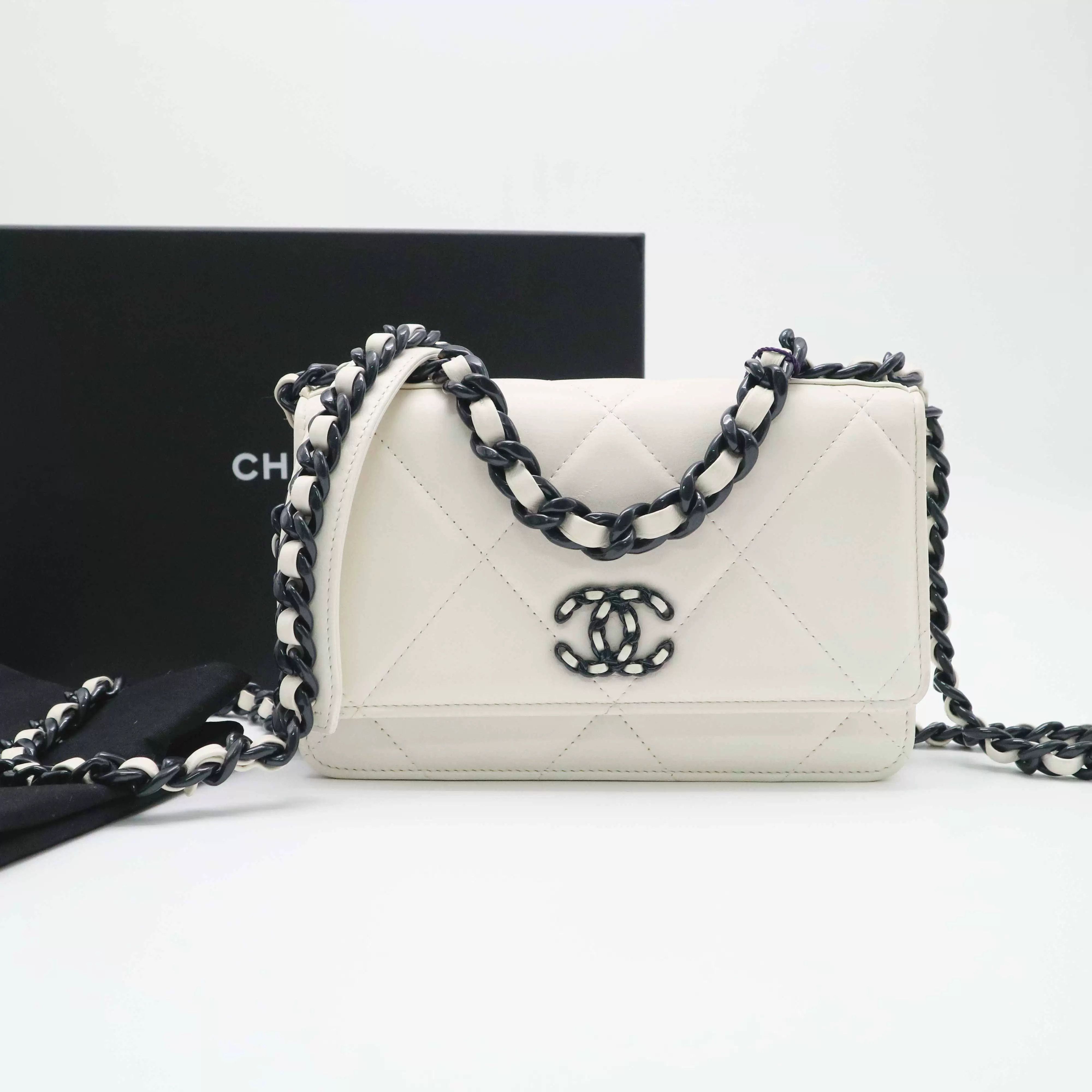 Chanel Pre-loved Bag Very good condition Size ONE SIZE - 1 Thumbnail