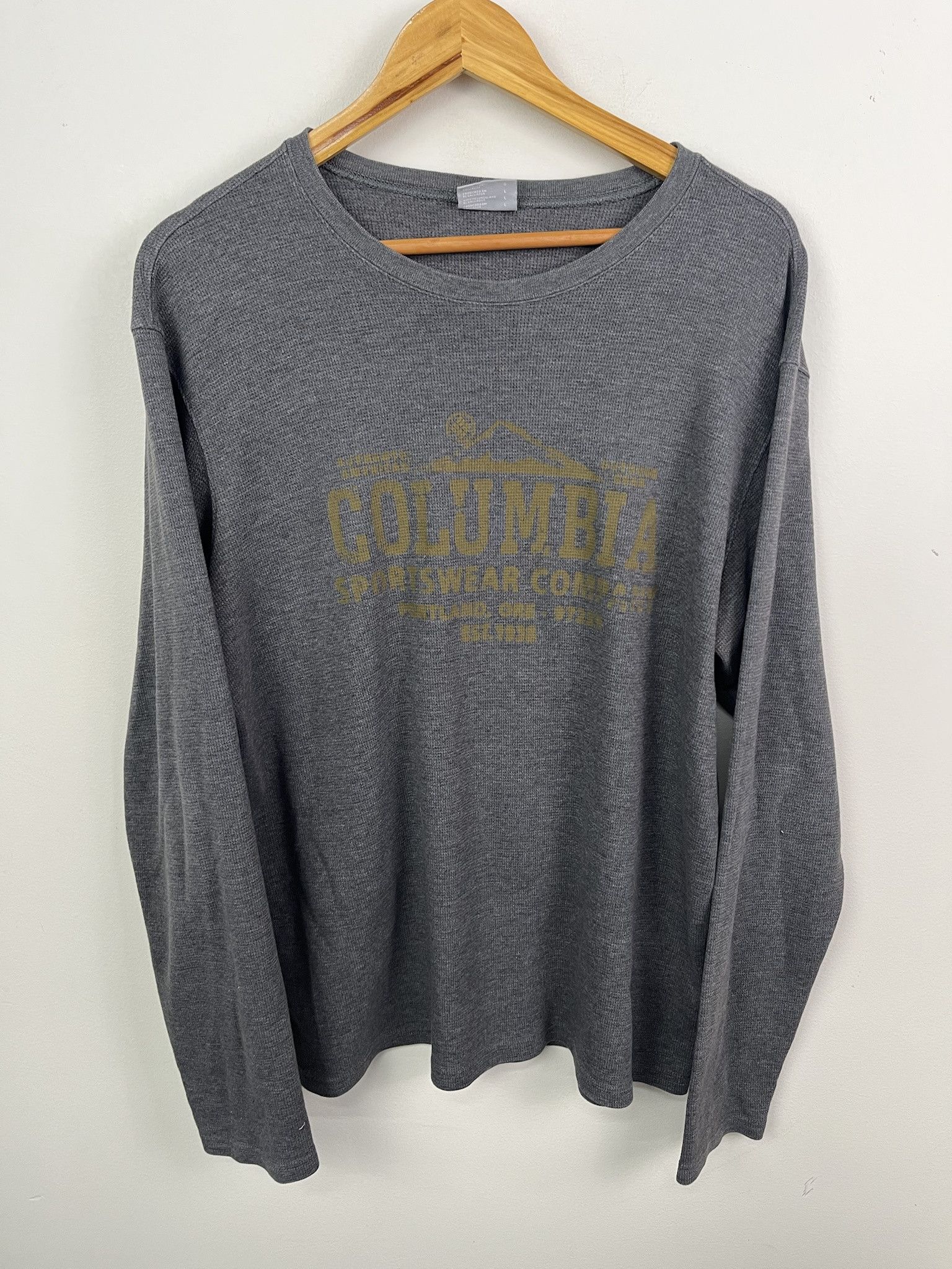 Vintage Vintage 90's Columbia Sportswear Two Tone Yellow/Gray Logo Pullover Long Sleeve Size L Size US L / EU 52-54 / 3 - 1 Thumbnail