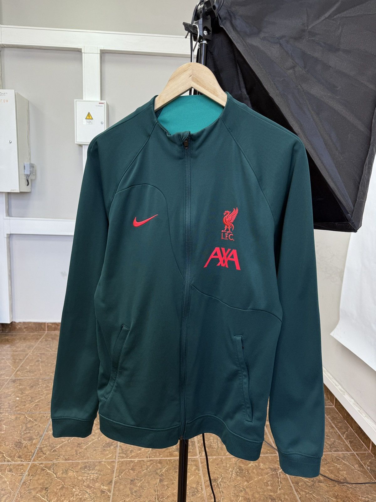 Nike 🏴󠁧󠁢󠁥󠁮󠁧󠁿 Y2K Liverpool Nike Zip Hoodie Soccer Jersey Rare Retro Size US S / EU 44-46 / 1 - 1 Thumbnail