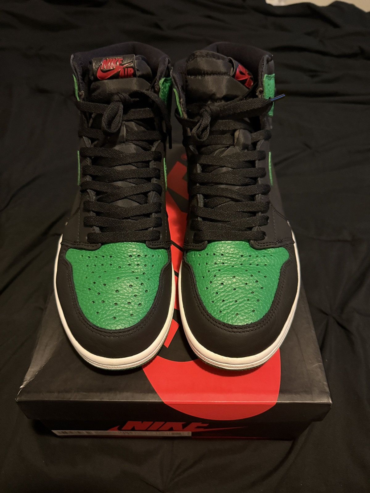 Jordan Brand 2020 Air Jordan 1 Retro High OG 'Pine Green 2.0' Size US 11.5 / EU 44-45 - 1 Thumbnail
