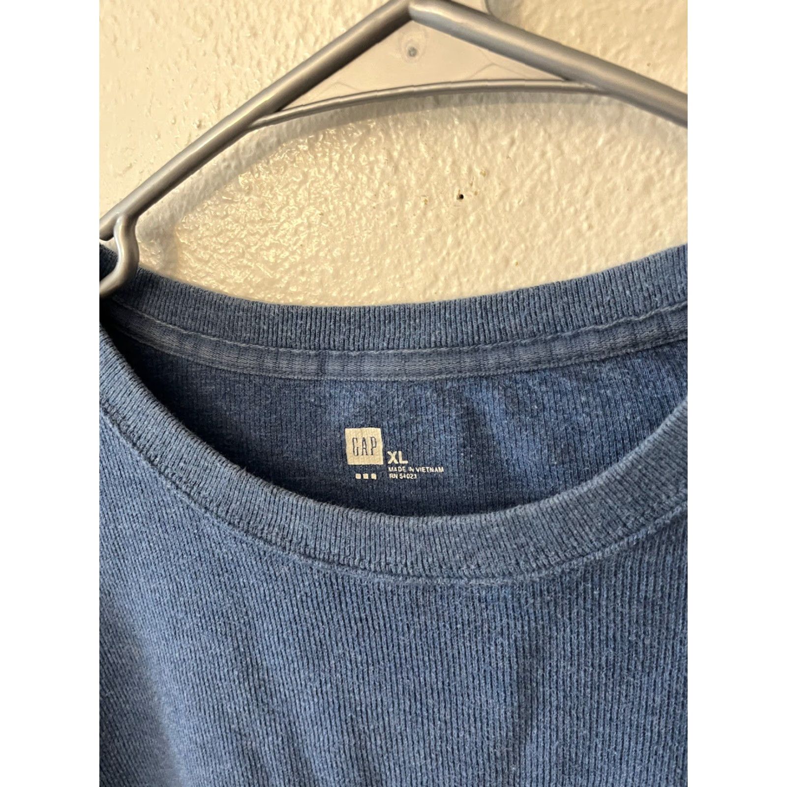Gap Gap Sweater Men’s XL Solid Cotton Blue Crew Neck Long Sleeve Knit Pullover Size US XL / EU 56 / 4 - 2 Thumbnail
