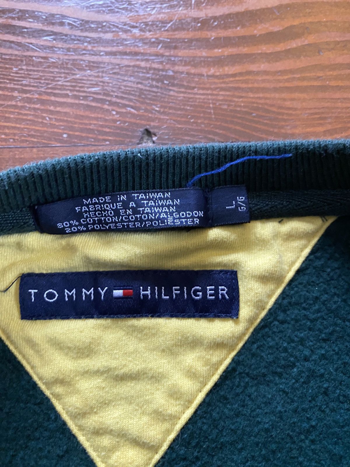 Tommy Hilfiger × Vintage Vintage ‘01 Tommy Hilfiger Crest Green Crewneck Sweatshirt Size US L / EU 52-54 / 3 - 5 Thumbnail