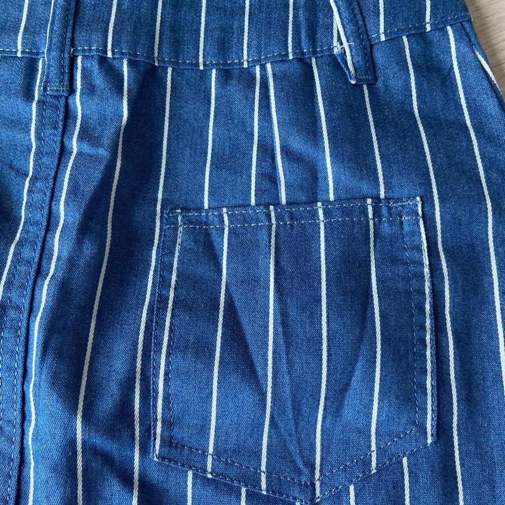 Banana Republic Banana Republic Blue and White Striped Shorts with Belt Size 27" / US 4 / IT 40 - 2 Thumbnail