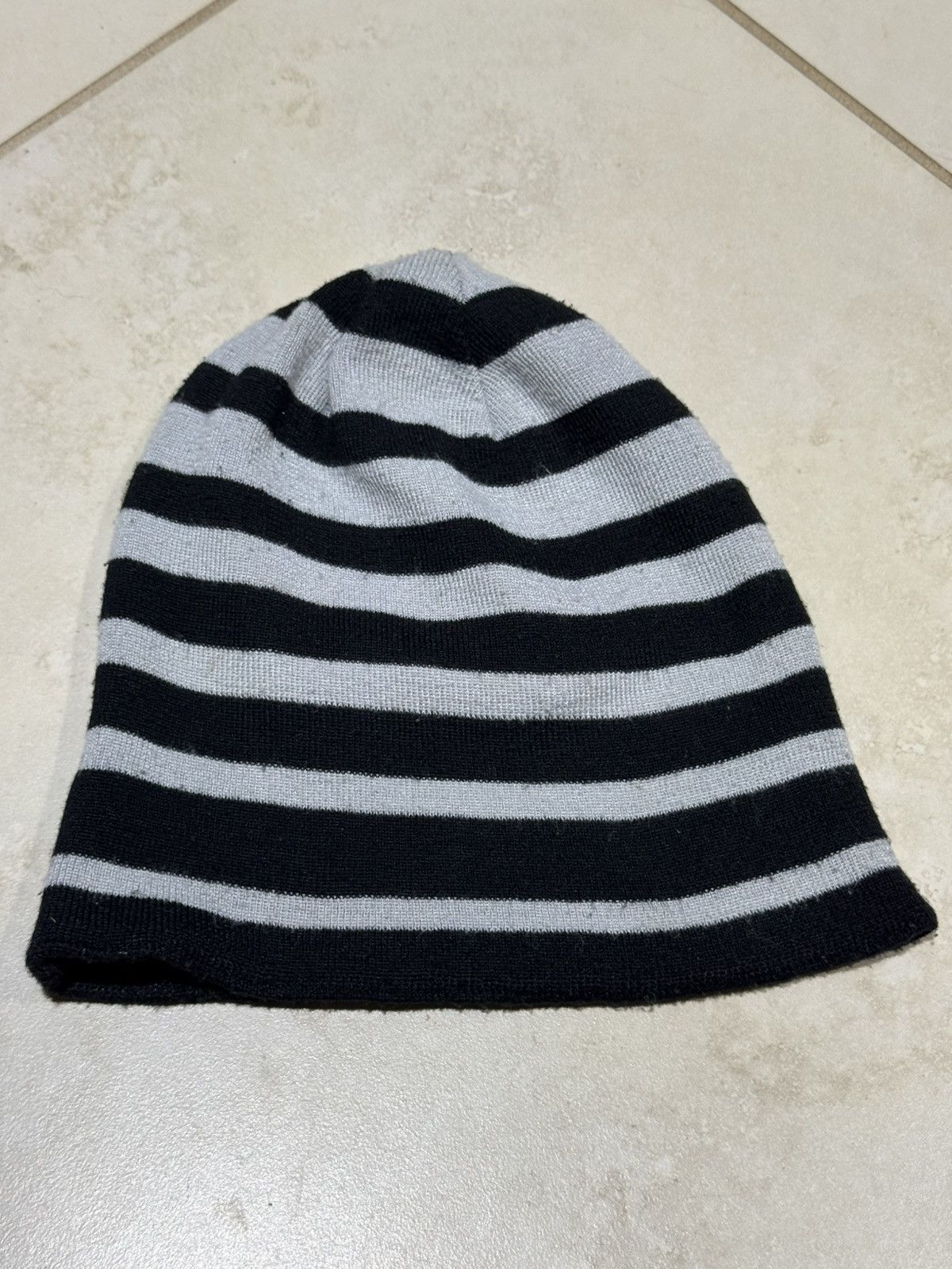 Nike Vintage 2000s Y2k Nike Beanie Black Grey Reversible Stripe Size ONE SIZE - 3 Thumbnail