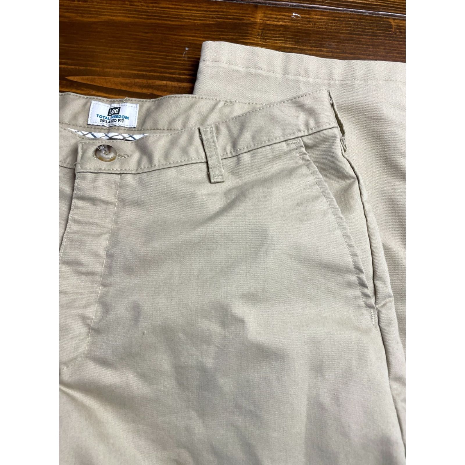 Lee Lee Pants Mens 34x30 Tan Chino Relaxed Fit Pockets Casual Travel Vintage: No, 1990s, etc Size US 34 / EU 50 - 3 Thumbnail