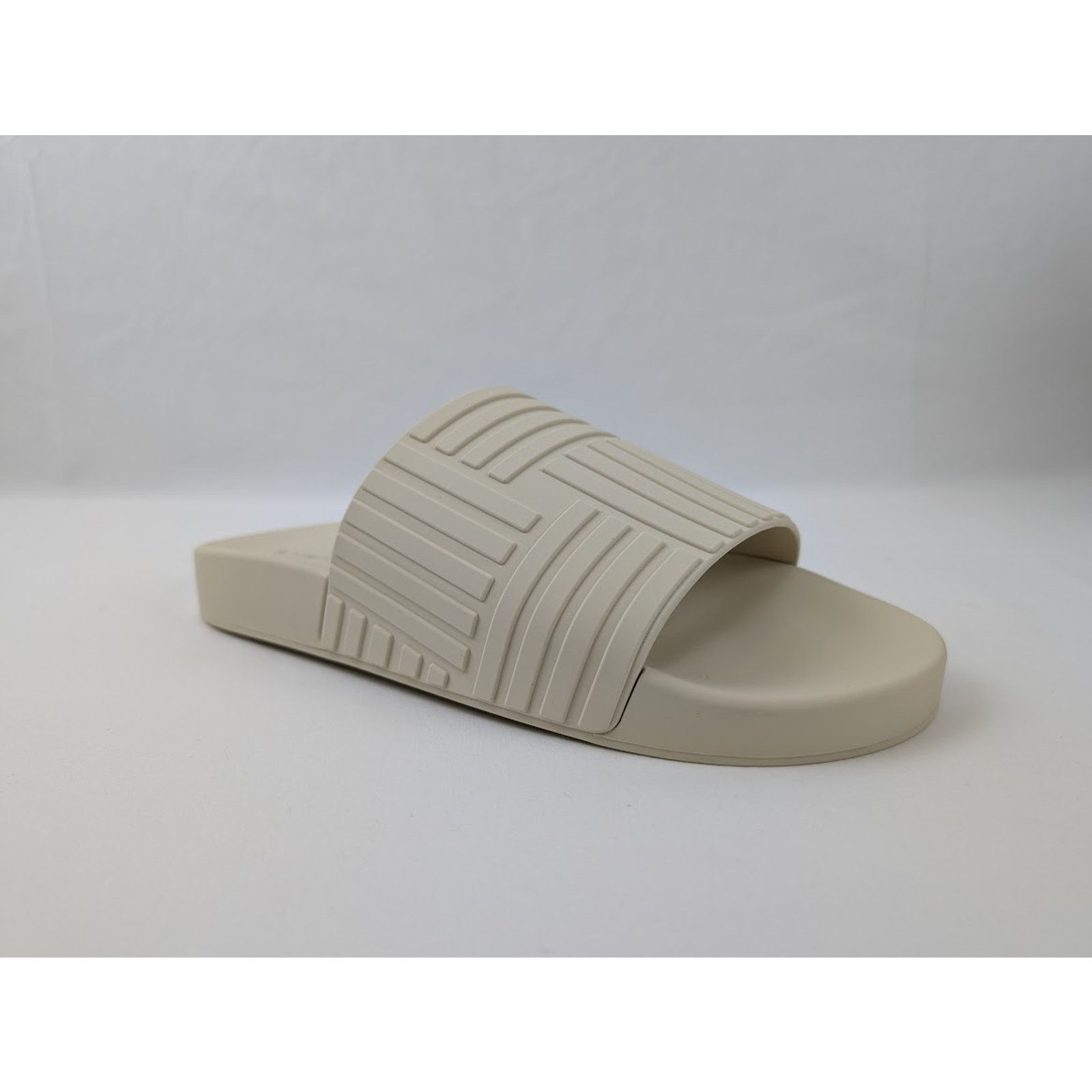 Bottega Veneta o1rshd1 Rubber Carpet Slider Sandal in Sea Salt Size US 12 / EU 45 - 1 Thumbnail