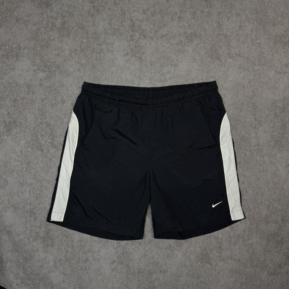 Nike × Vintage 🇺🇸 Vintage 90s Nike Nylon shorts swoosh logo y2k Size US 34 / EU 50 - 1 Thumbnail