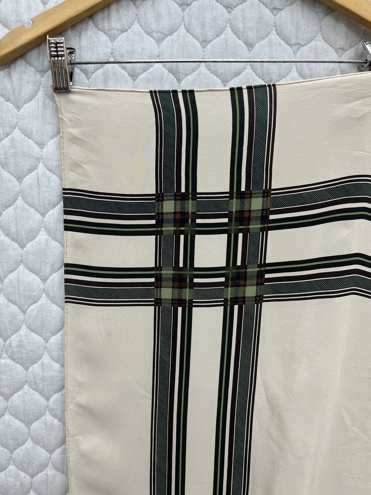 Yves Saint Laurent 🔥🔥🔥STEALS YVES SAINT LAURENT SILK SCARF Size ONE SIZE - 4 Thumbnail
