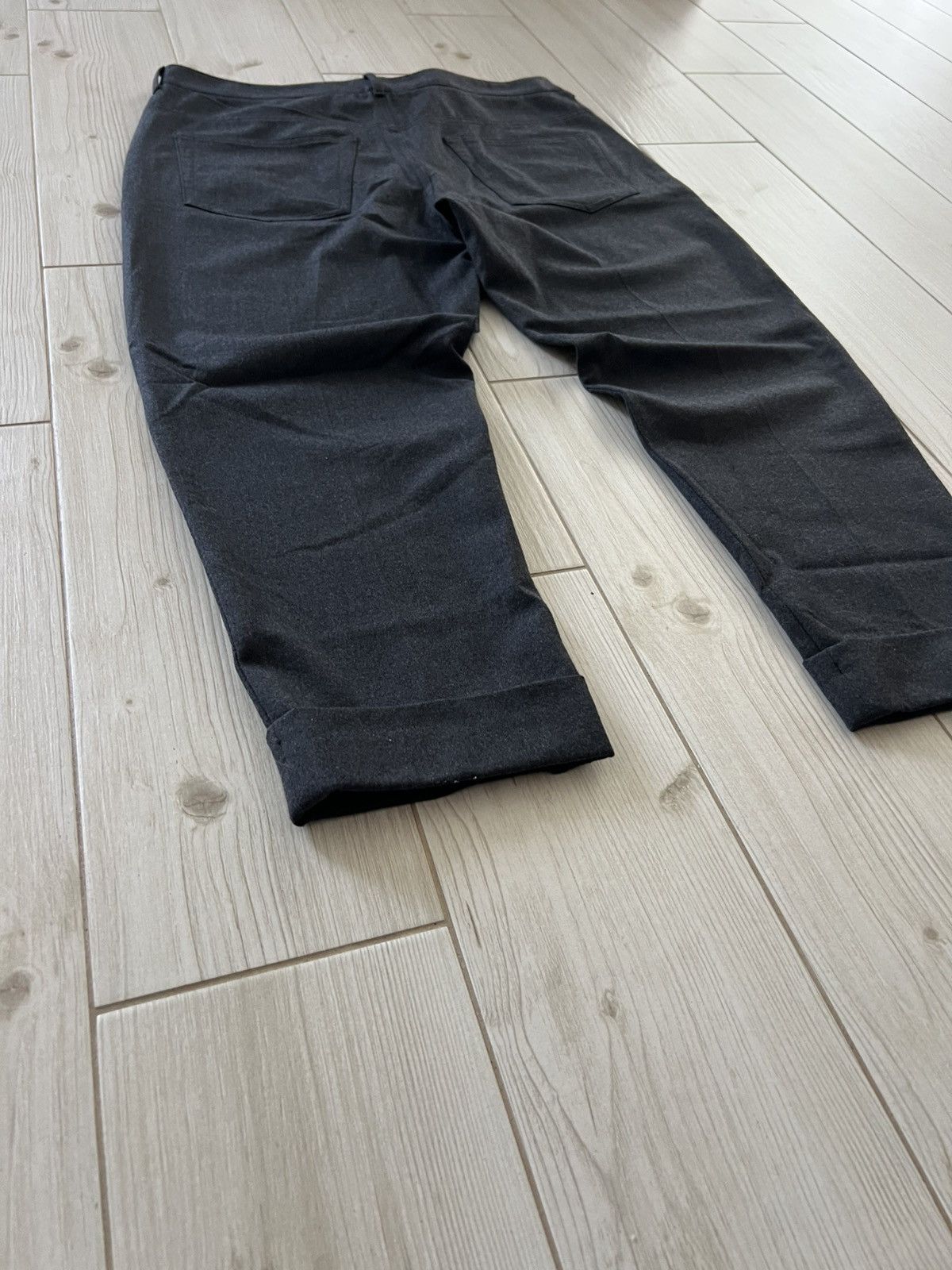 Prada Prada FW16 Cropped Tapered Wool Trousers Black Size 46 / 32 Size US 32 / EU 48 - 7 Thumbnail