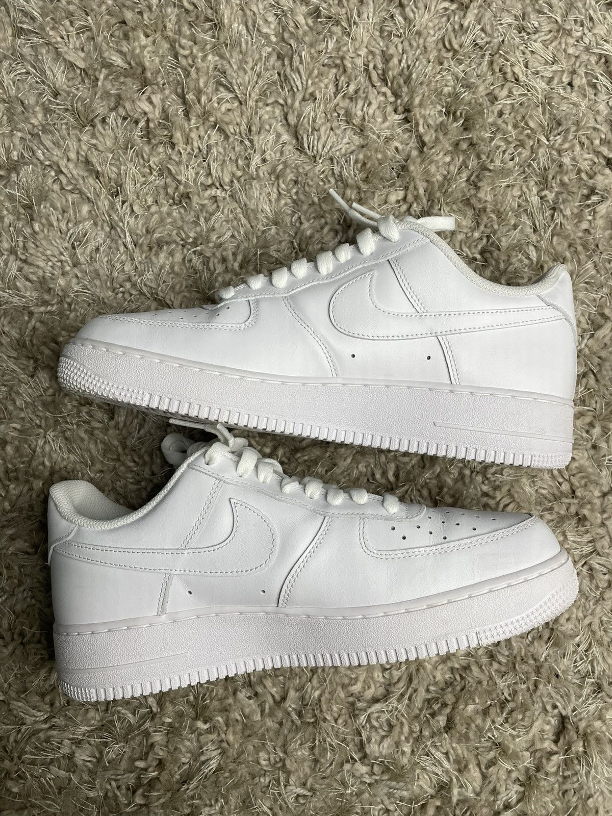 Nike Air Force 1 Triple White Size US 9.5 / EU 42-43 - 3 Thumbnail