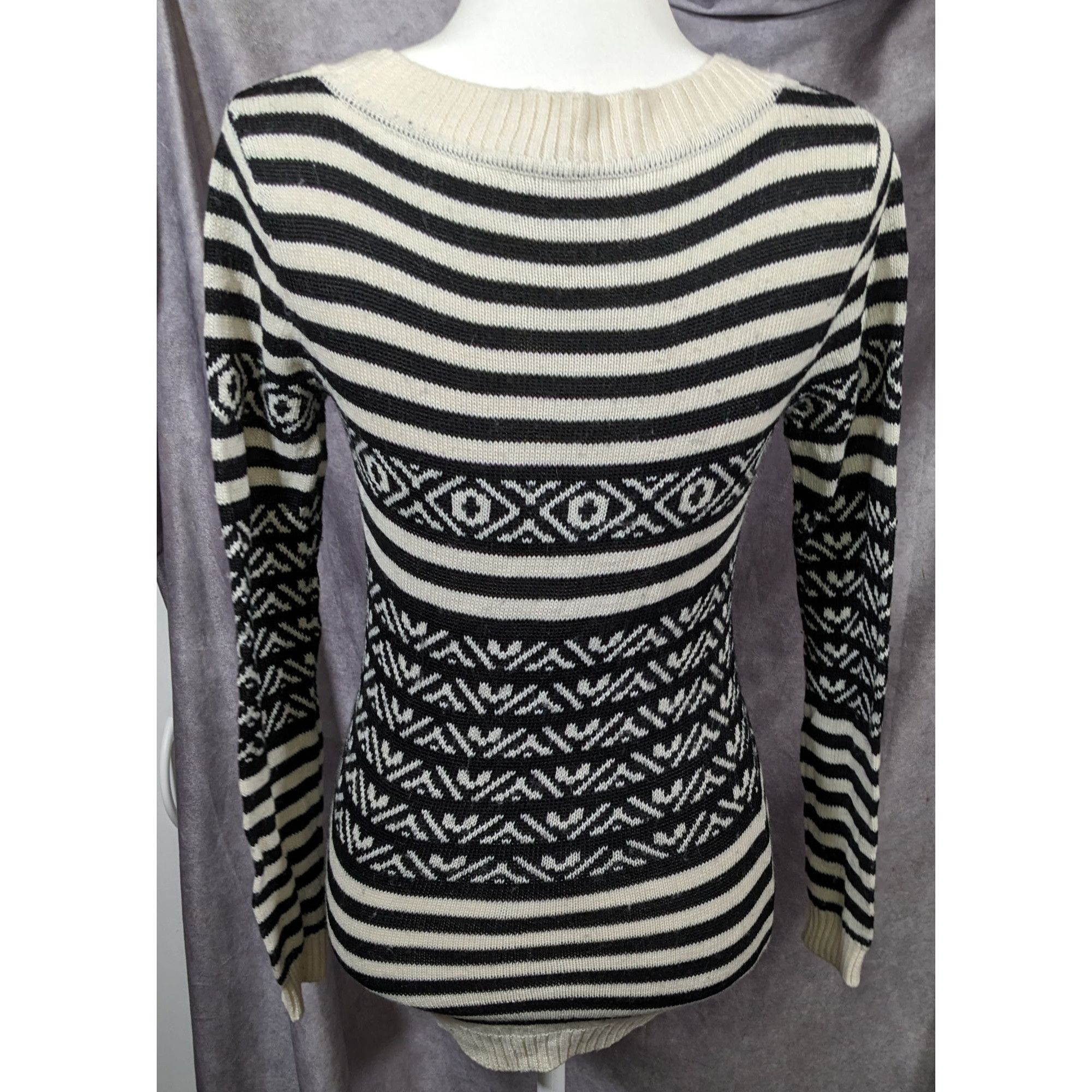 BB Dakota Trendy Warm Black And White V Neck Sweater by BB Dakota Size S / US 4 / IT 40 - 5 Thumbnail