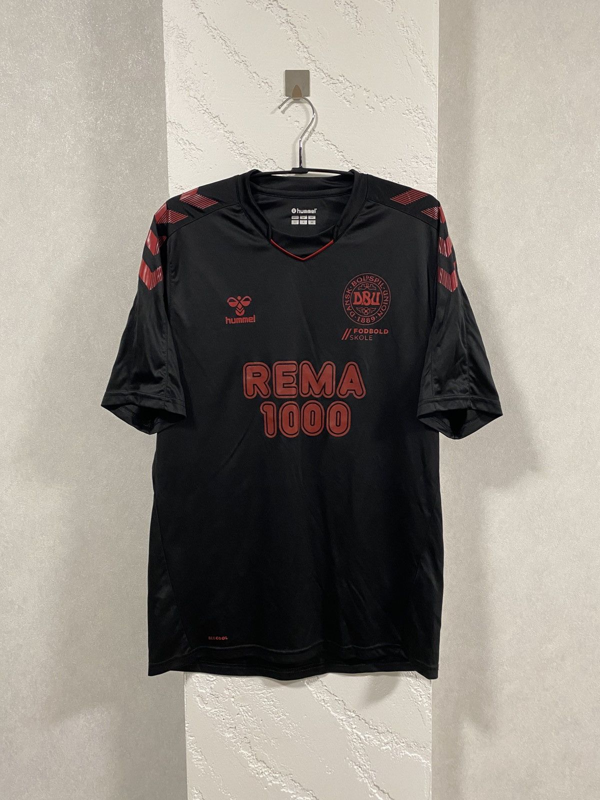Hummel Hummel Denmark 2023 National Team training soccer jersey Size US M / EU 48-50 / 2 - 1 Thumbnail