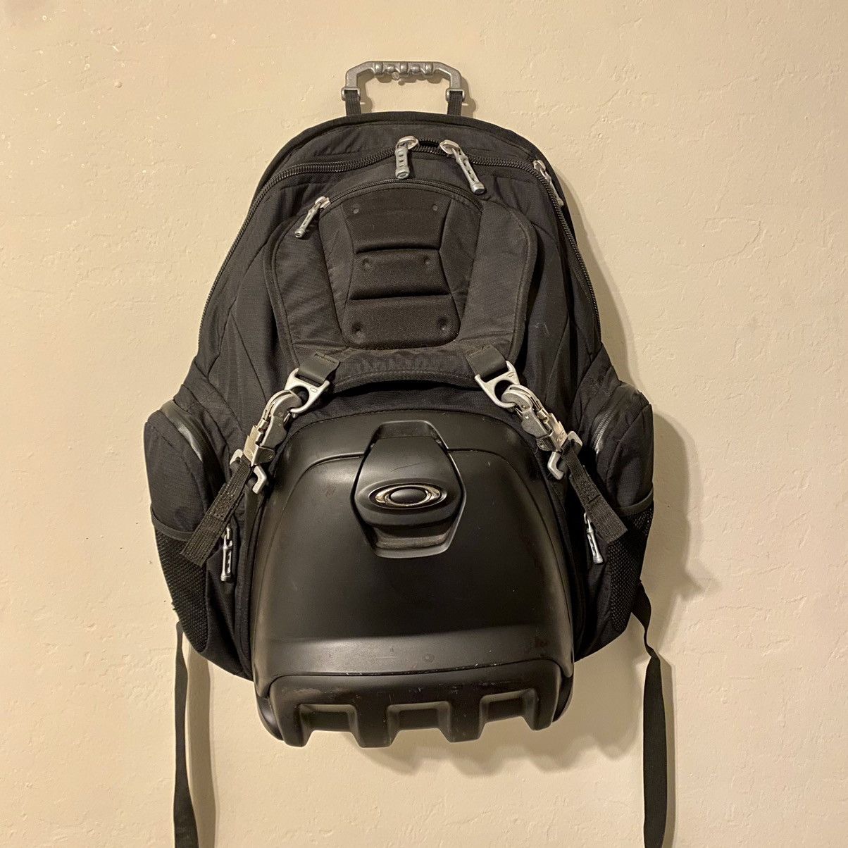 image of Vintage Oakley Lunchbox Cooler Backpack in Black, Men's