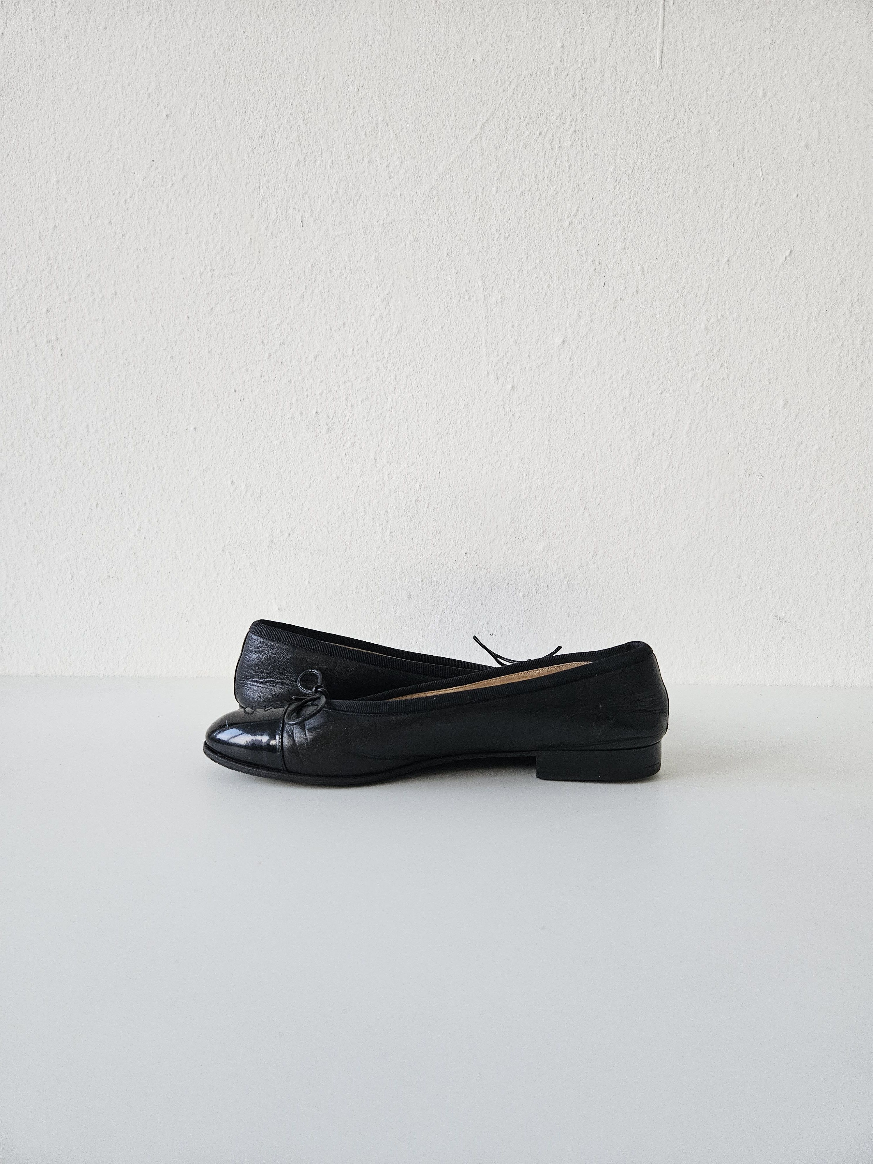 Chanel Vintage Chanel ribbon CC logo ballet flats Size US 7.5 / IT 37.5 - 11 Thumbnail