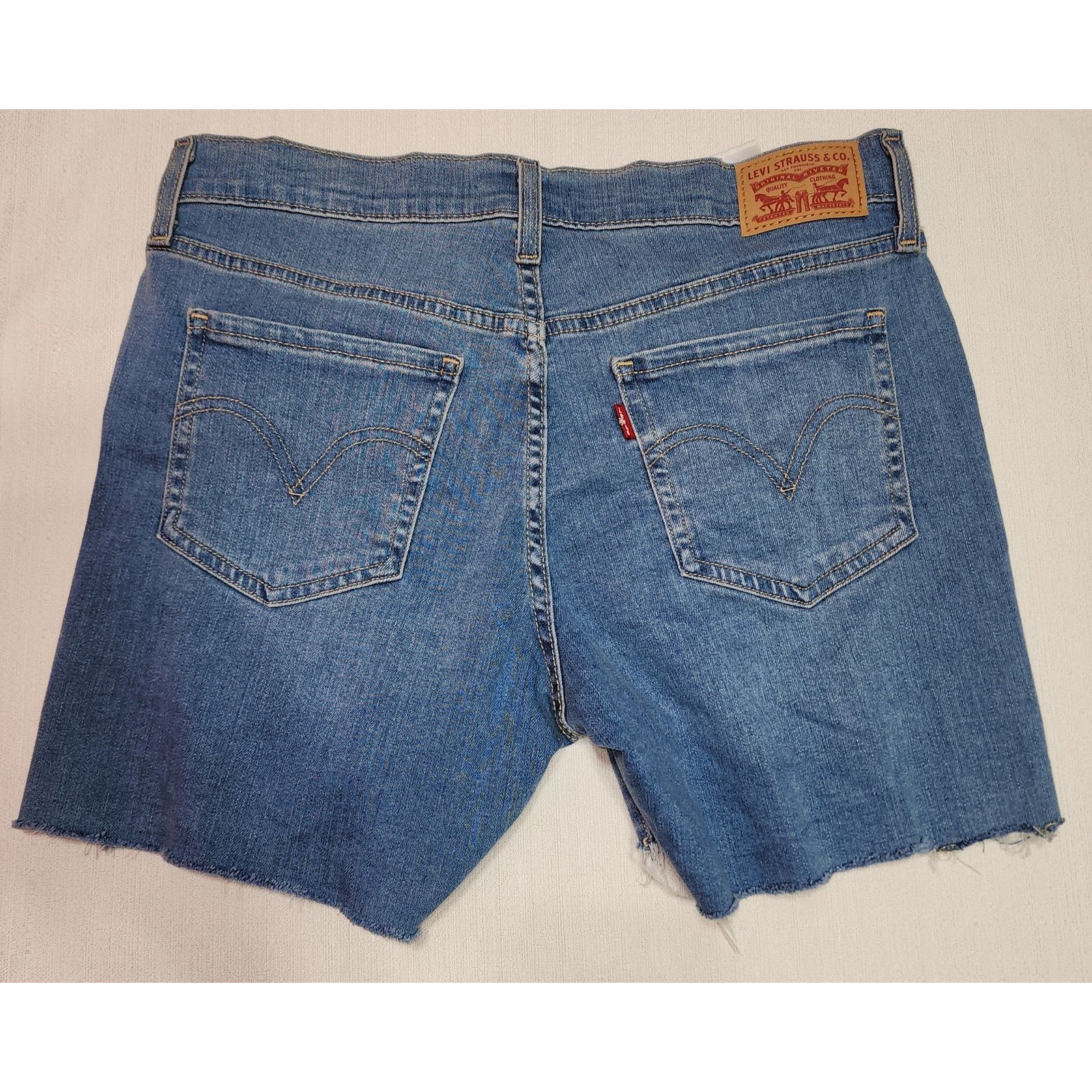 Levi's Levi's Mid-length shorts W29'' x L14'' women's Size US 29 - 2 Thumbnail