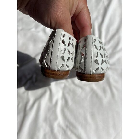 Manolo Blahnik Manolo Blahnik Gelista Perforated Flat in White‎ Geometric F Size US 5.5 / IT 35.5 - 5 Thumbnail