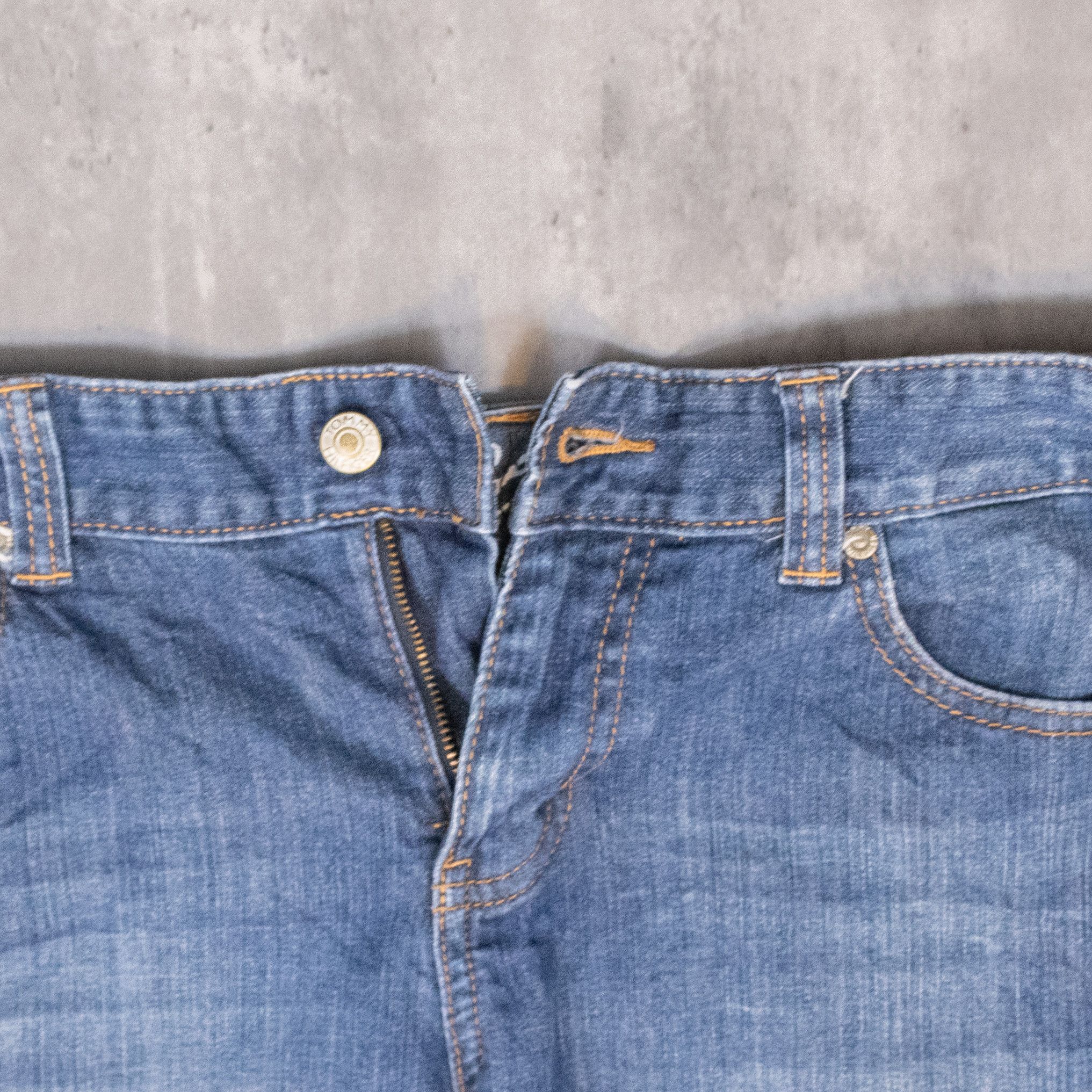Tommy Hilfiger × Vintage Y2K Tommy Hilfigure Midwash Jort Jean Shorts Size US 34 / EU 50 - 9 Thumbnail