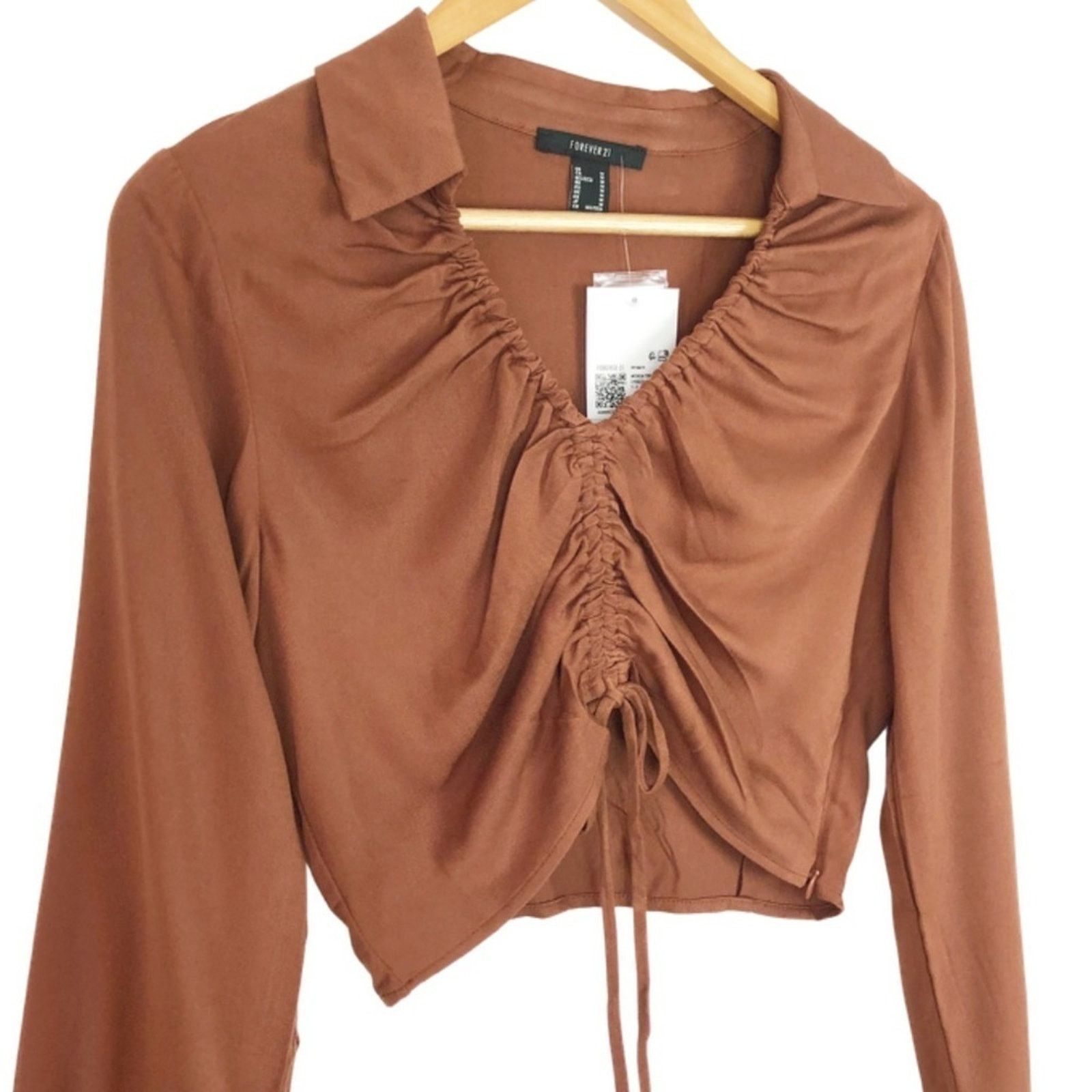 Forever 21 New with Tag Forever 21 Women’s Satin Crop Top Size M / US 6-8 / IT 42-44 - 8 Thumbnail