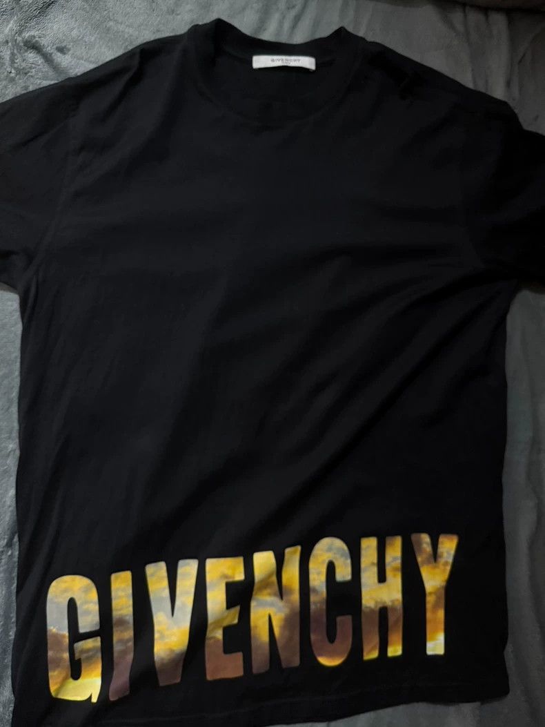Givenchy Givenchy Logo Hem Short Sleeve T-shirt - dmc Size US XS / EU 42 / 0 - 1 Thumbnail