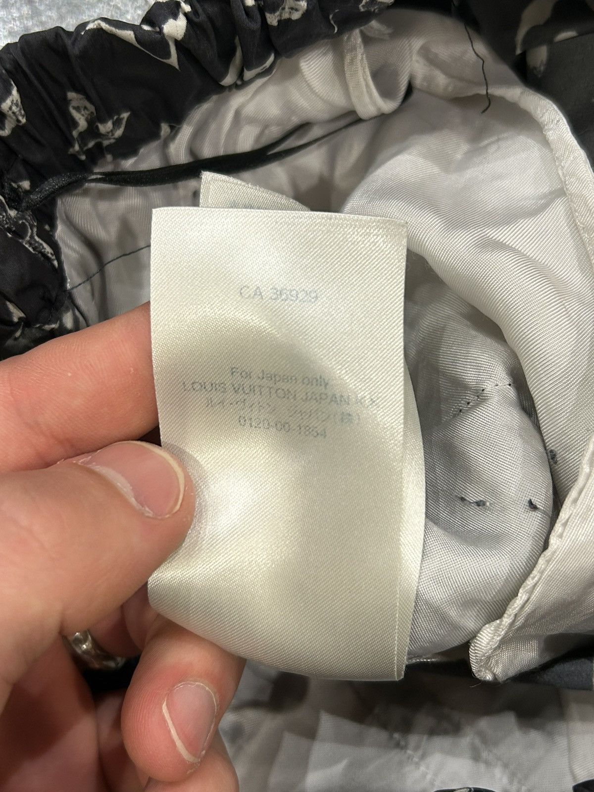 Louis Vuitton Louis Vuitton Nylon Stencil Monogram Pants Size 25" / US 0 / IT 36 - 8 Thumbnail