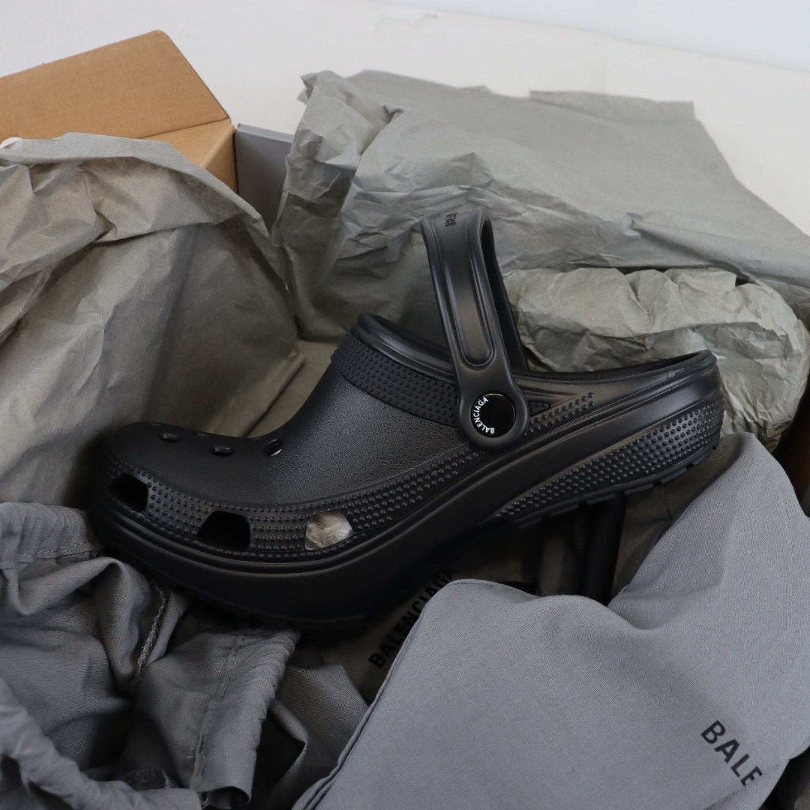 Balenciaga o1rshd1 Q:2 / Rubber Crocs Madame in Black Size US 7 / IT 37 - 9 Thumbnail