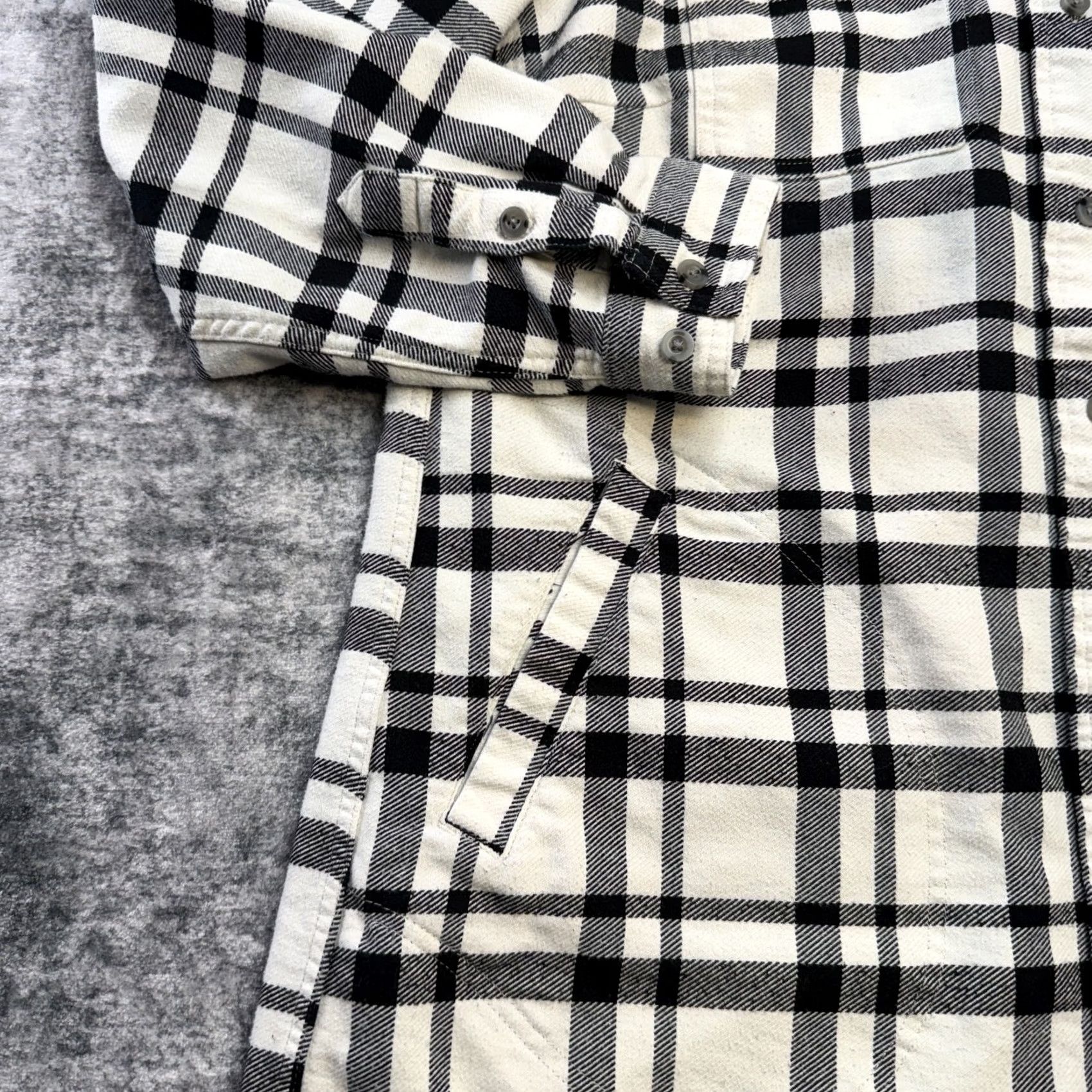 Vintage Duluth Flannel Duster Shirt Womens L White Plaid Pockets Button-Up Casual Workwear Vintage No Size L / US 10 / IT 46 - 6 Thumbnail