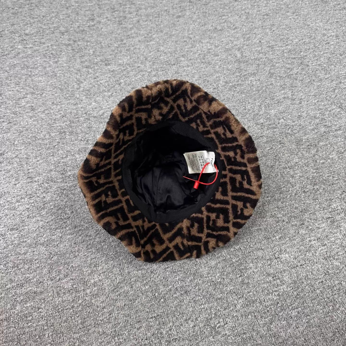 Fendi Fendi FF Brown Black Shearling Bucket Hat 99 New Size ONE SIZE - 2 Thumbnail