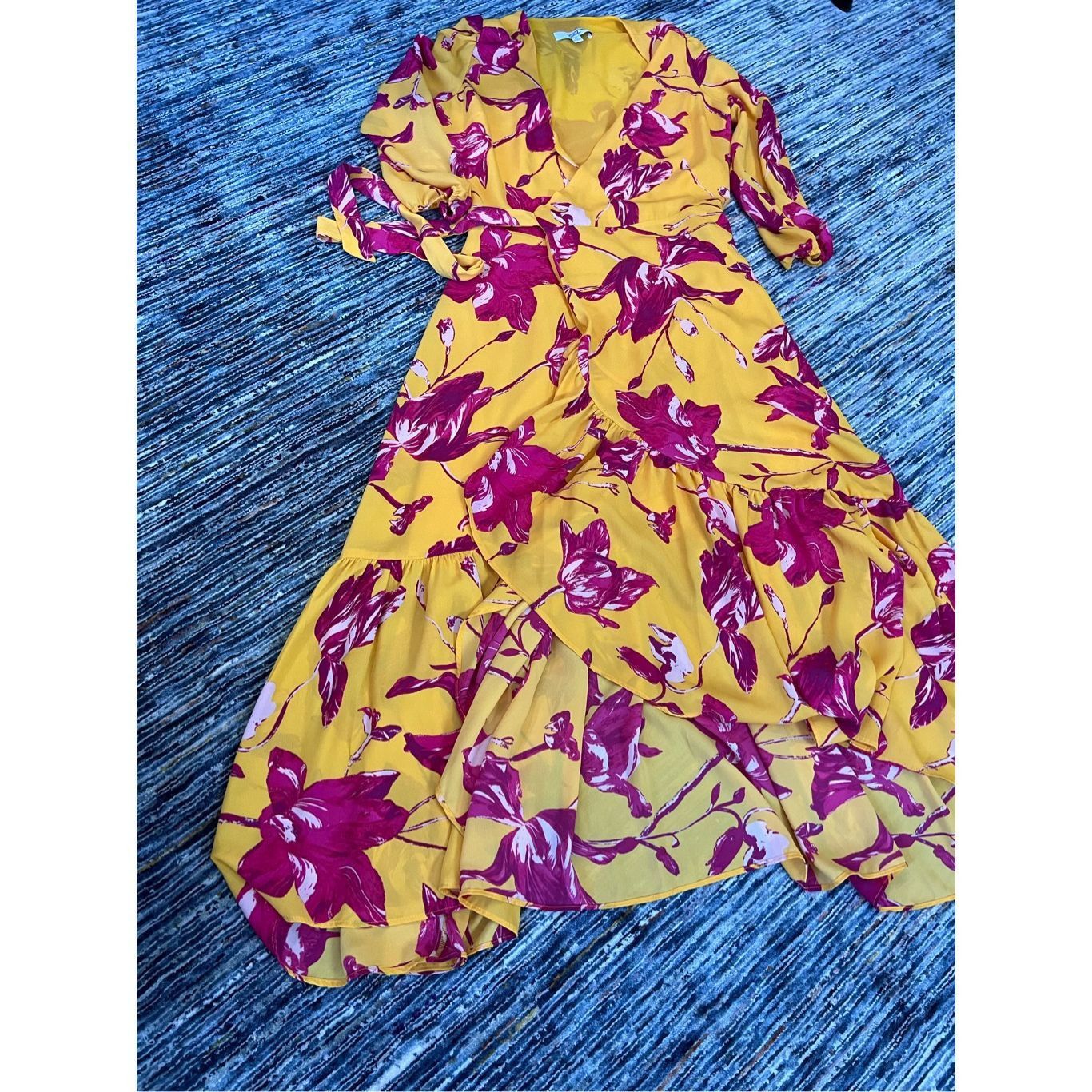 Other Color Me Courtney Eleanor Wrap Dress size XS Size XS / US 0-2 / IT 36-38 - 10 Thumbnail