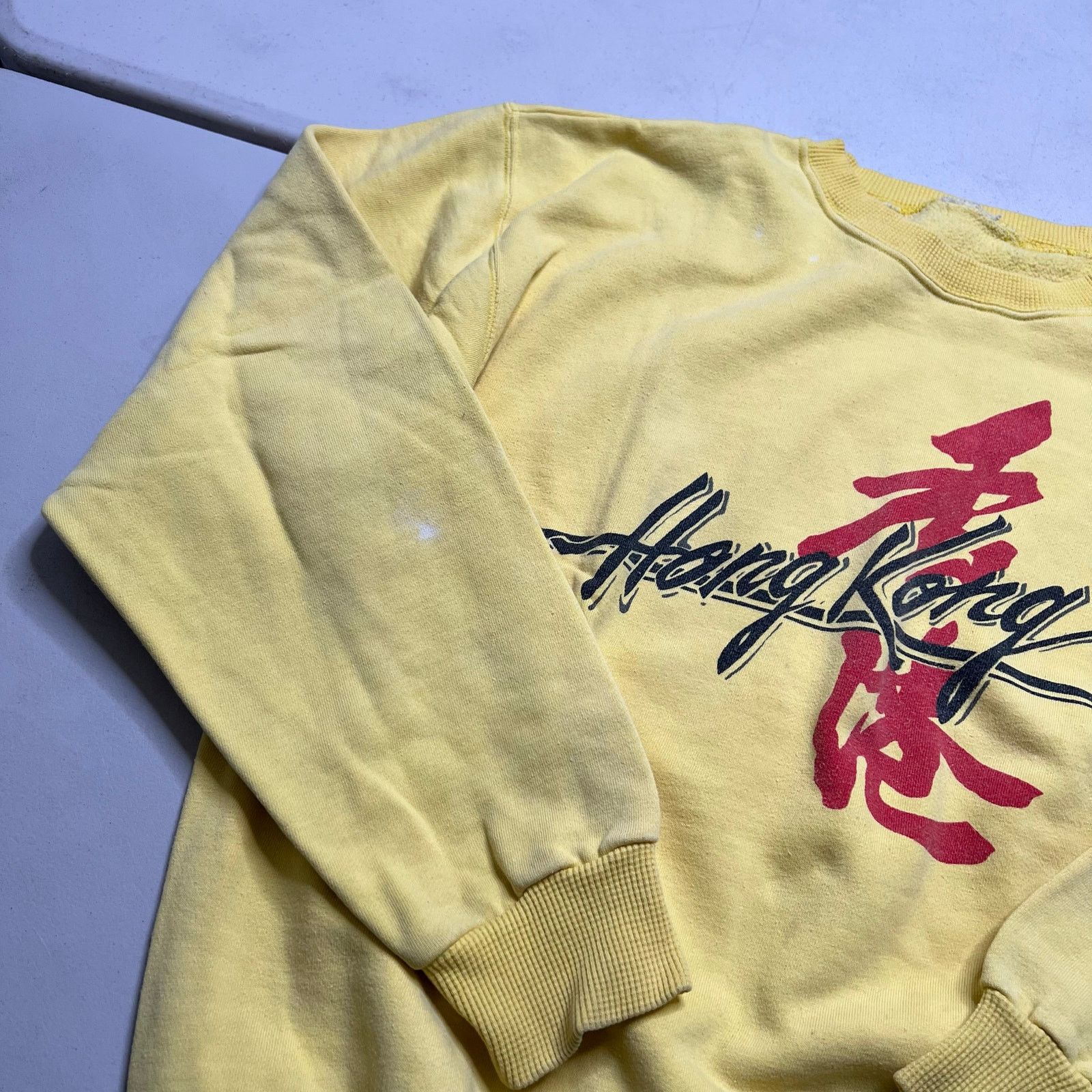 Vintage Vintage Hong Kong Graphic Sweatshirt Yellow Pullover L 80s Size US L / EU 52-54 / 3 - 3 Thumbnail