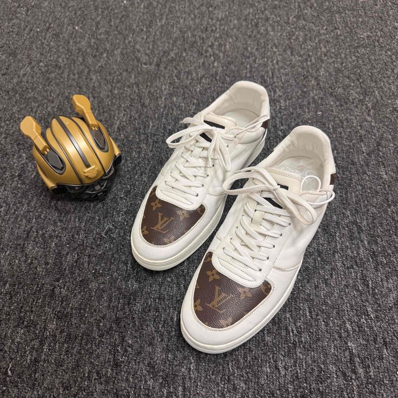 Louis Vuitton Louis Vuitton Rivoli Low Top Sneakers in White 0079 Size US 9.5 / EU 42-43 - 1 Thumbnail