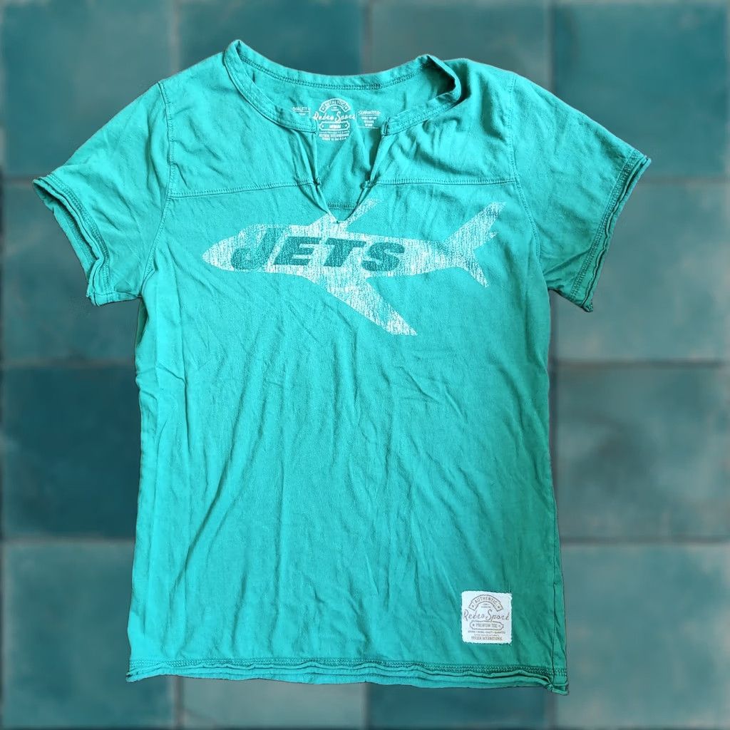 Vintage Retro Sport New York Jets Logo Junior Shirt M Teens V-Neck Green Short Sleeve Pullover 100% Cotton Casual Travel Size M / US 6-8 / IT 42-44 - 1 Thumbnail