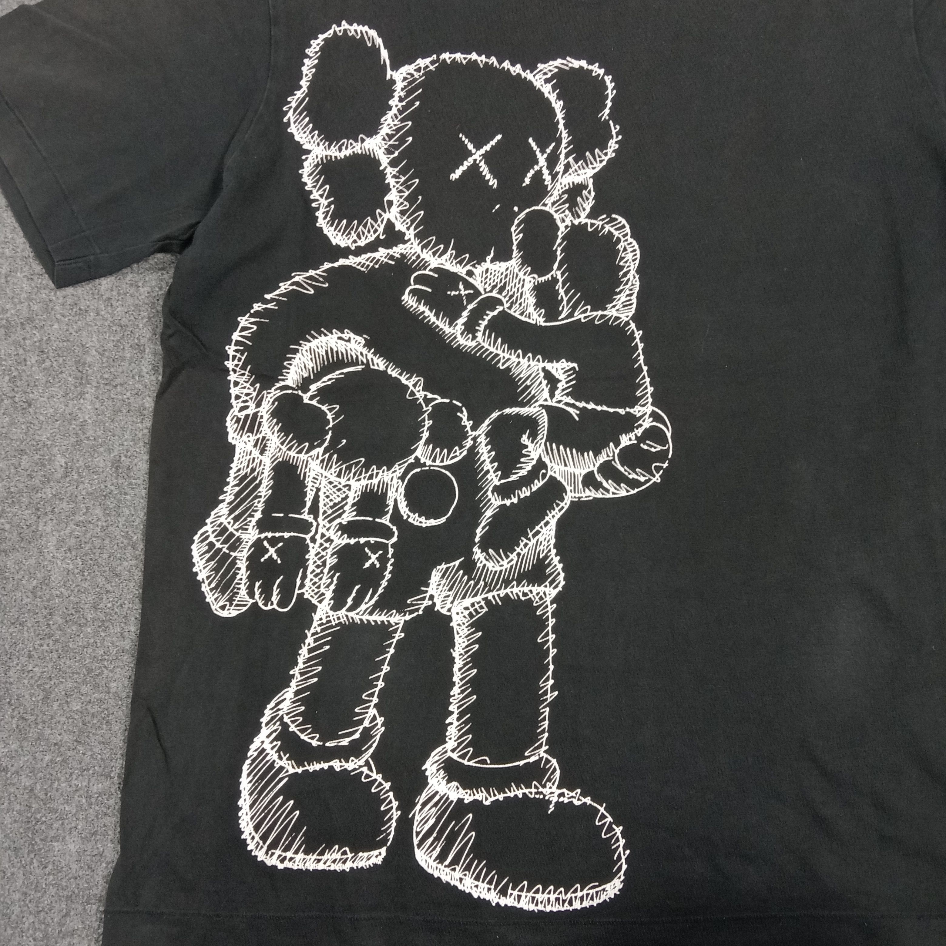 Kaws UT x KAWS Big Printed Tshirt C294N40 Size US L / EU 52-54 / 3 - 2 Thumbnail